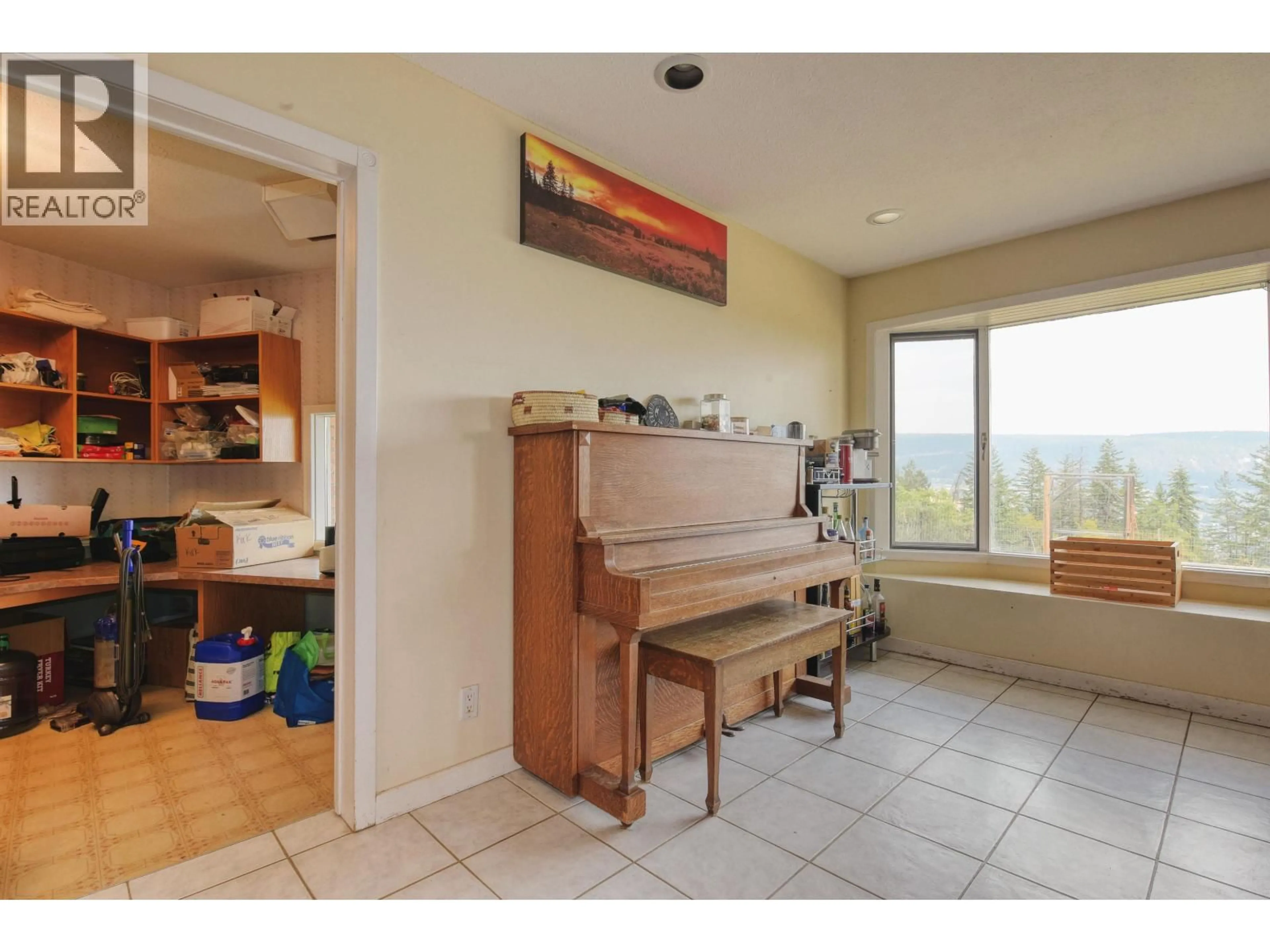 Indoor entryway for 400 WOODLAND DRIVE, Williams Lake British Columbia V2G4P9