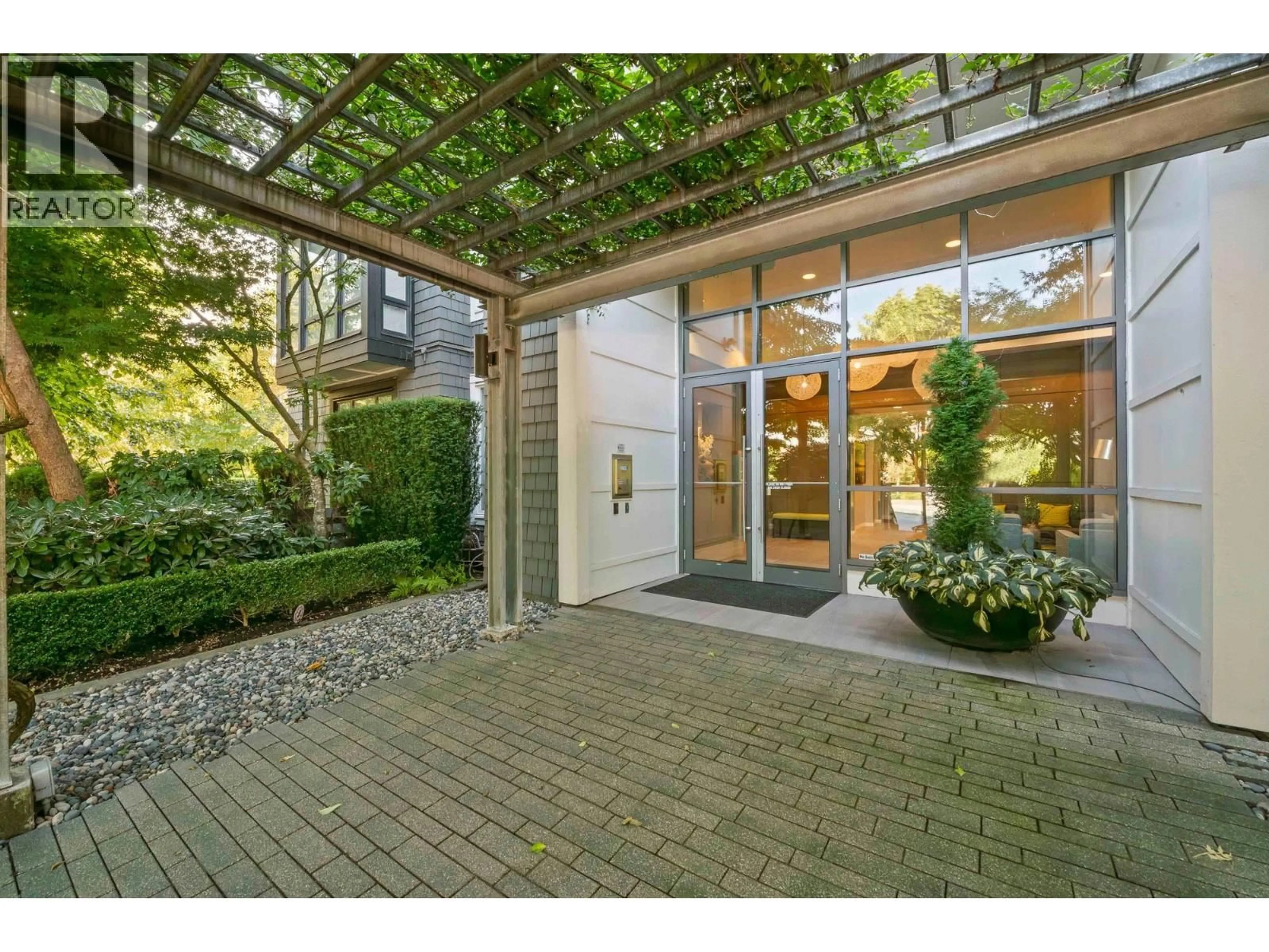 Indoor entryway for 116 - 550 SEABORNE PLACE, Port Coquitlam British Columbia V3B0L3