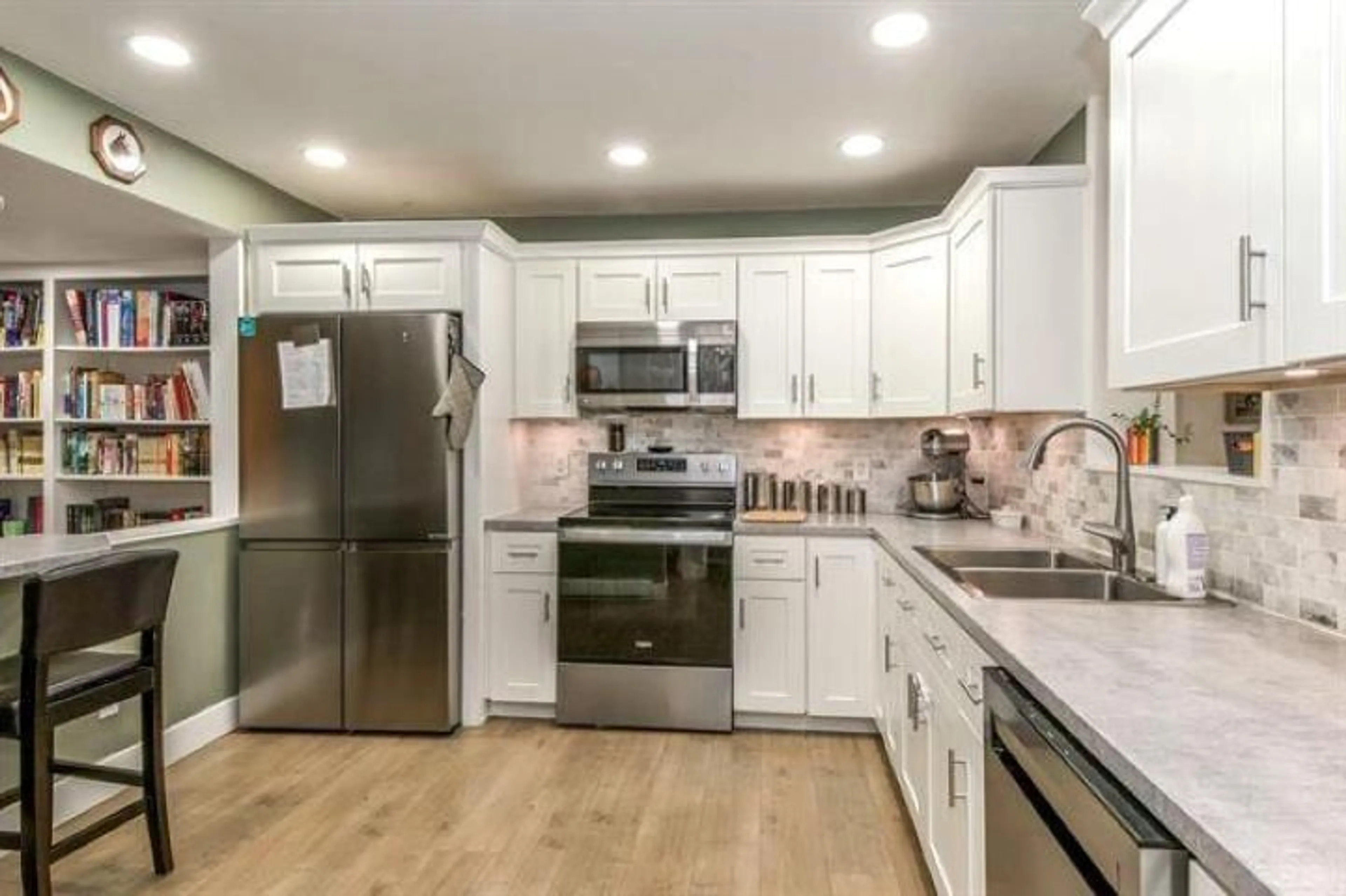 Open concept kitchen, unknown for 117 - 3455 WRIGHT, Abbotsford British Columbia V2S5P1