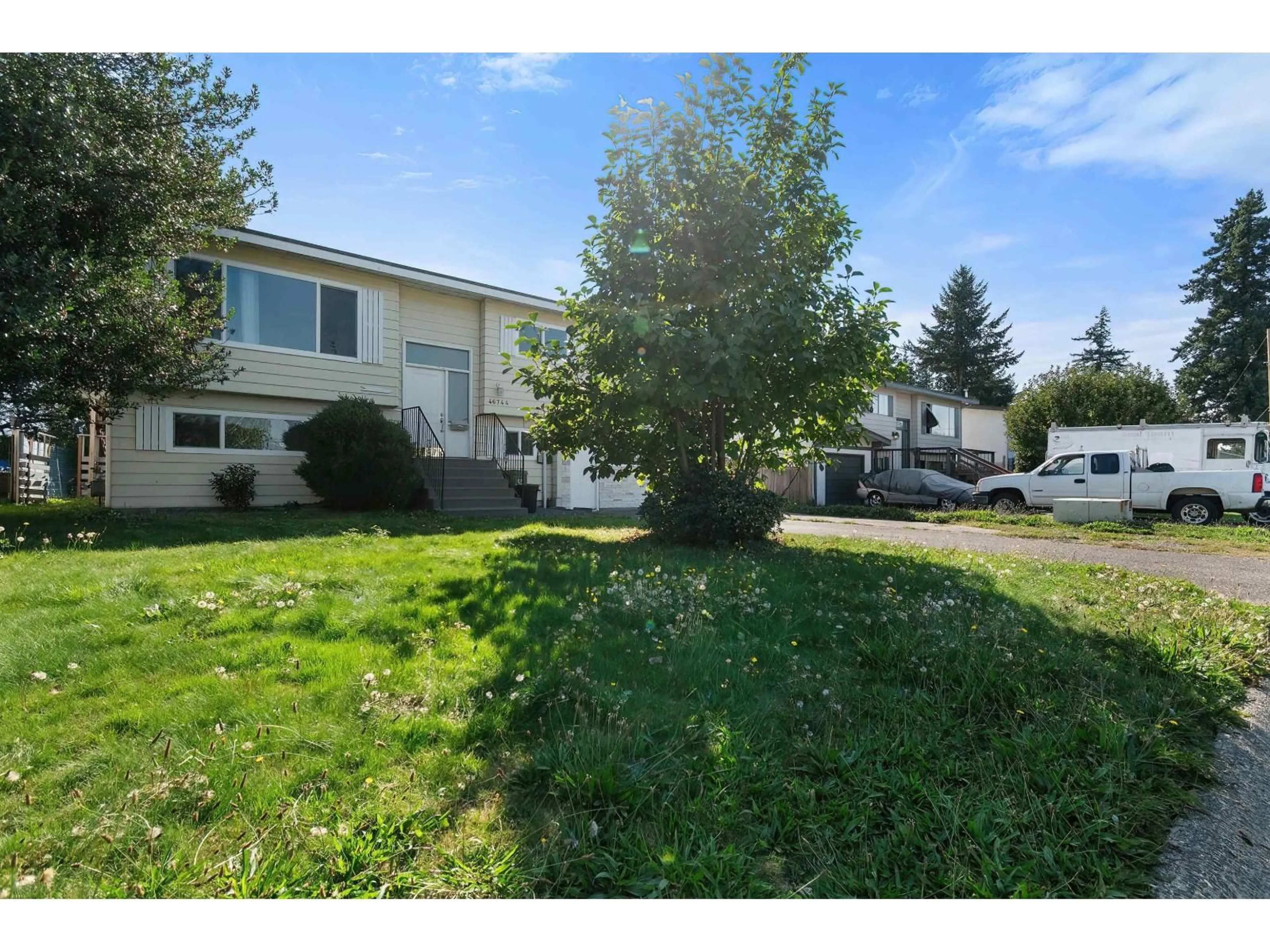 A pic from outside/outdoor area/front of a property/back of a property/a pic from drone, street for 46744 AUBURN PLACE, Chilliwack British Columbia V2P7J5