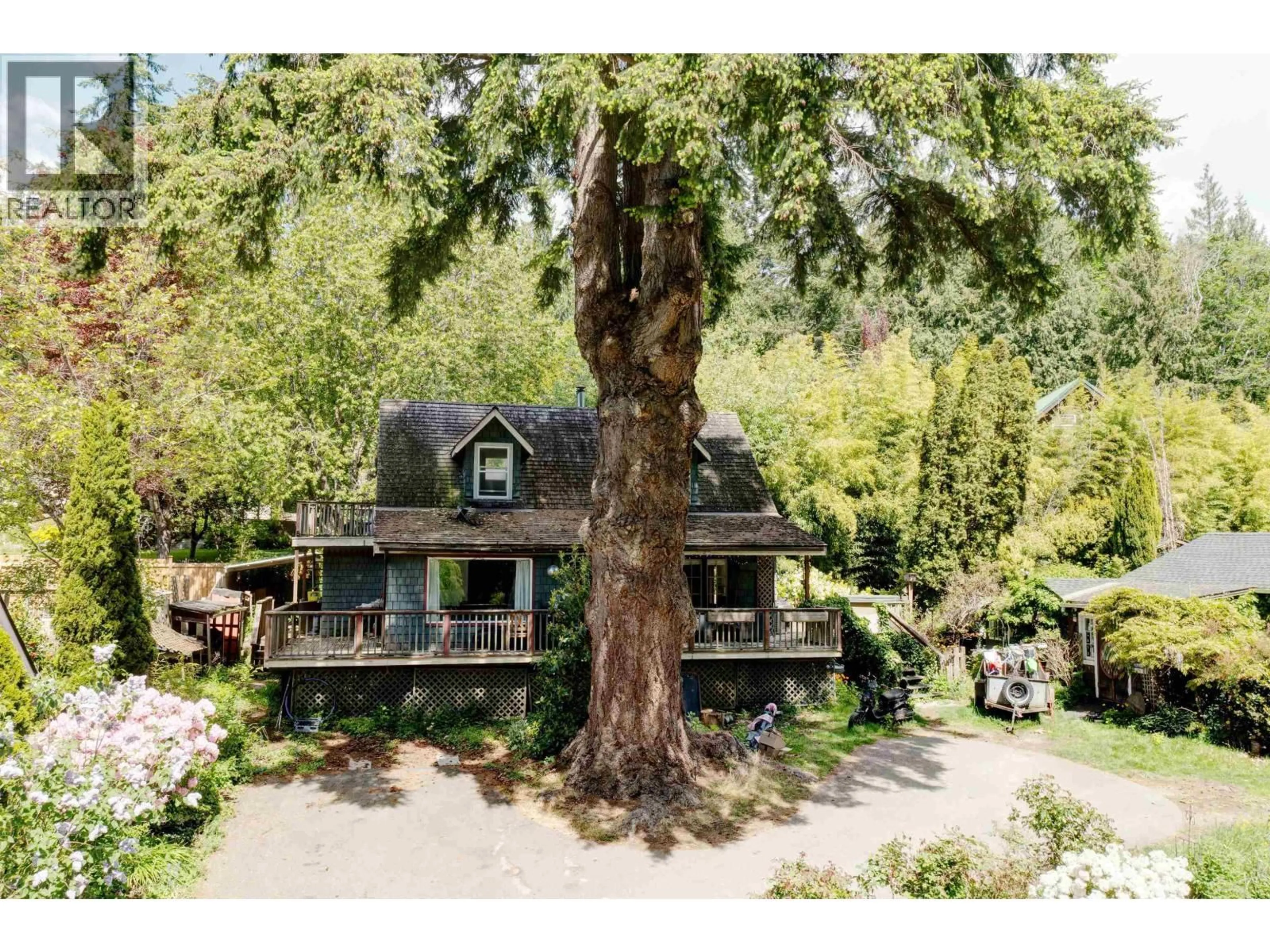 A pic from outside/outdoor area/front of a property/back of a property/a pic from drone, unknown for 2602 LOWER ROAD, Roberts Creek British Columbia V0N2W4