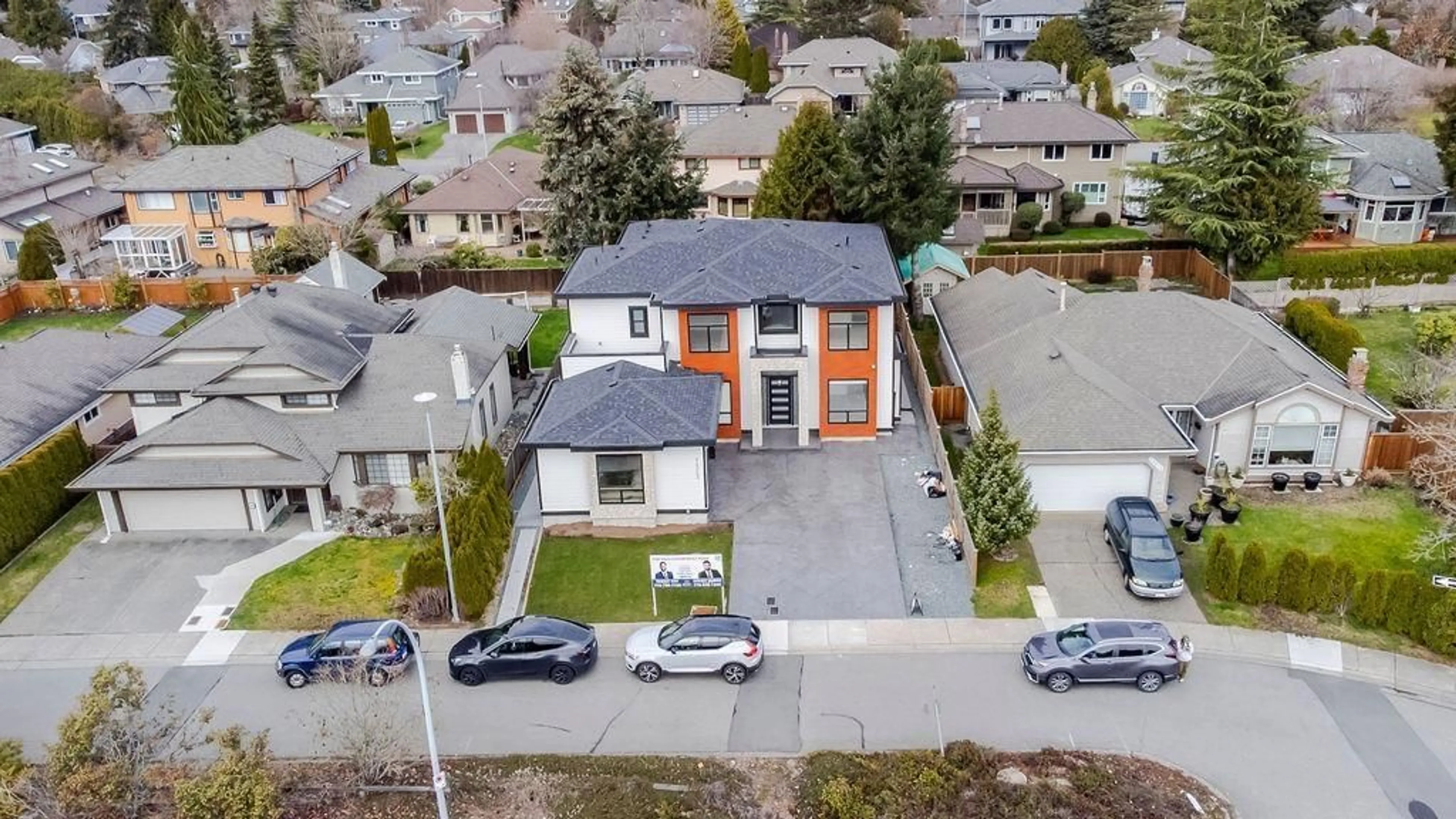 A pic from outside/outdoor area/front of a property/back of a property/a pic from drone, street for 14963 20, Surrey British Columbia V4A8E9