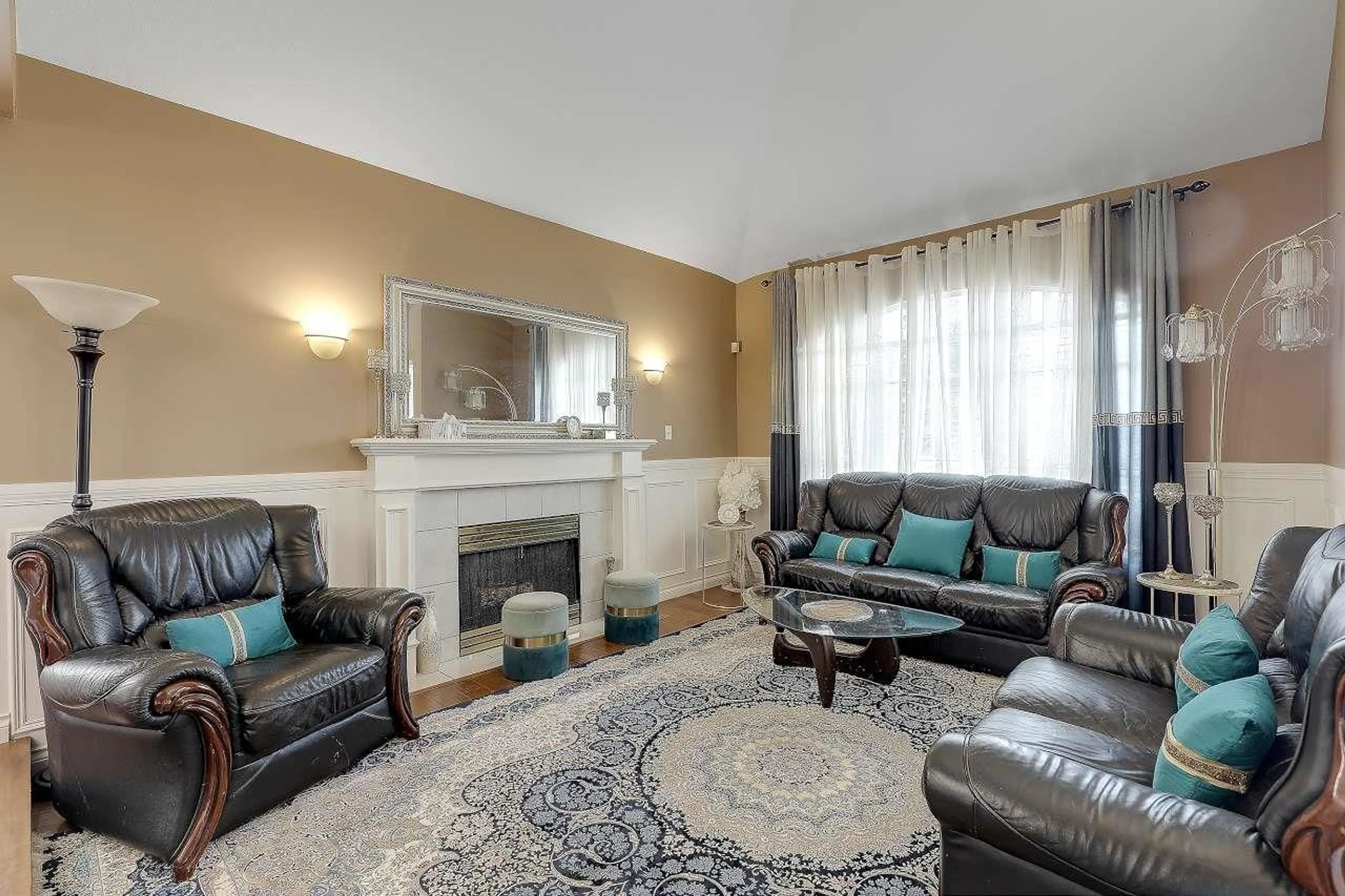 Living room with furniture, unknown for 16095 80, Surrey British Columbia V4N0X1