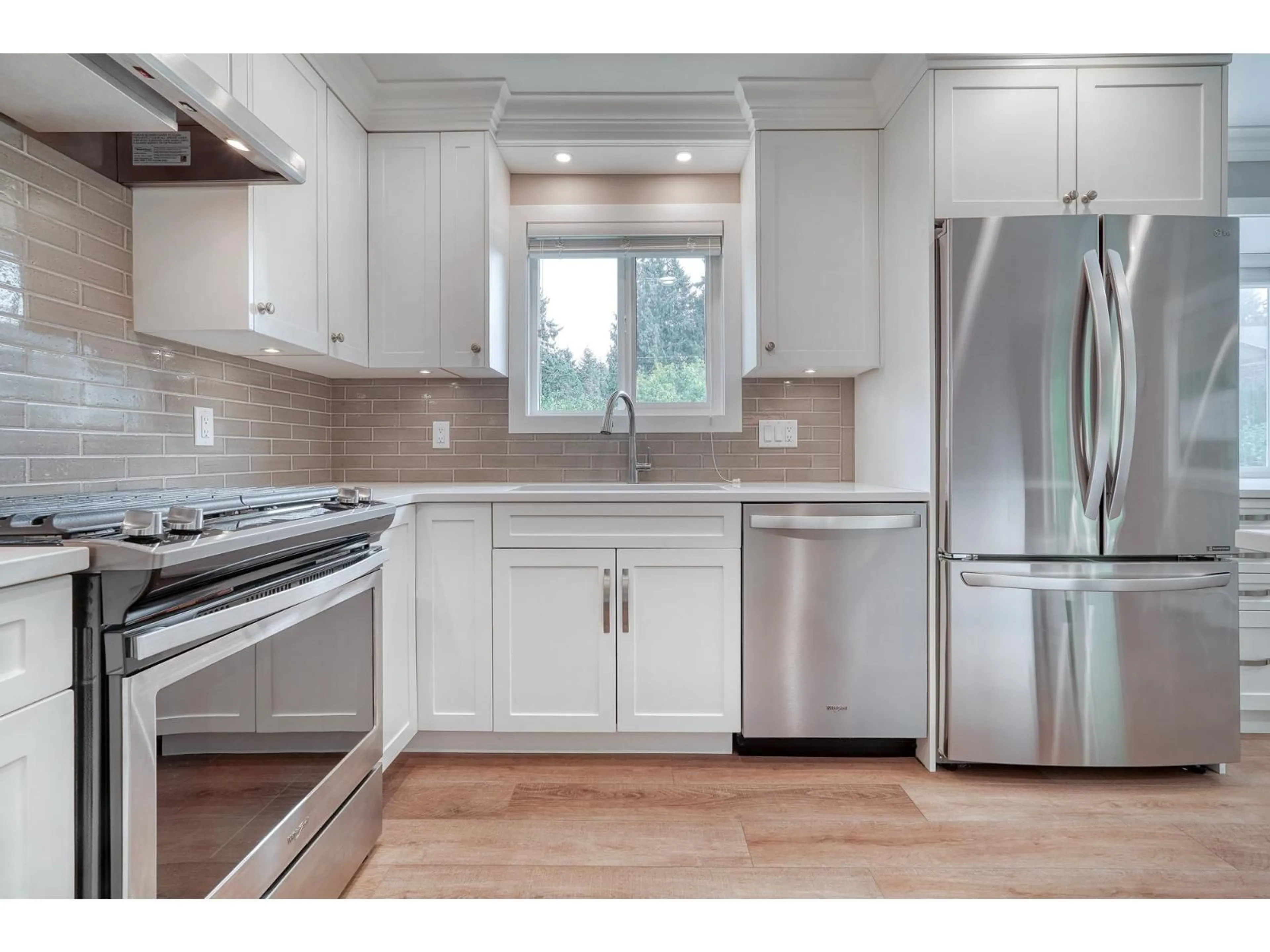 Open concept kitchen, unknown for 12590 27, Surrey British Columbia V4A2M7