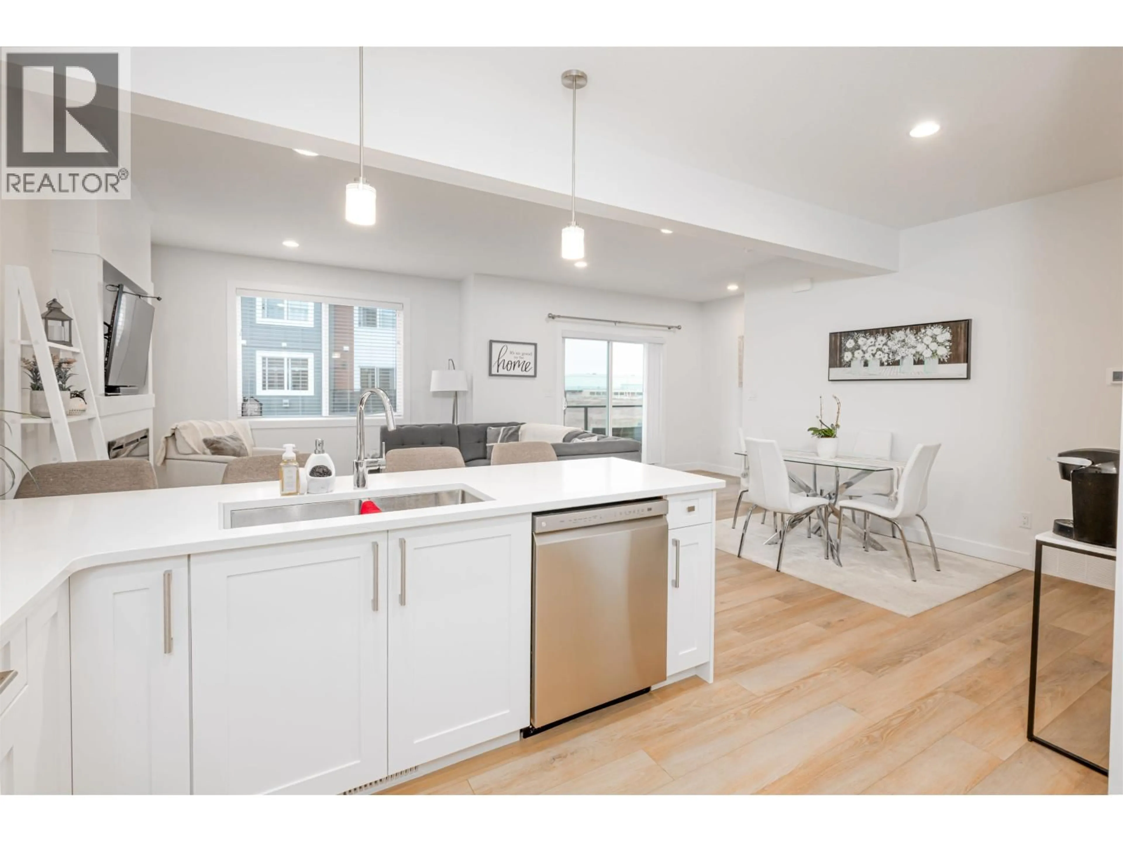Open concept kitchen, unknown for 408 - 4274 22ND AVENUE, Prince George British Columbia V2N0J4