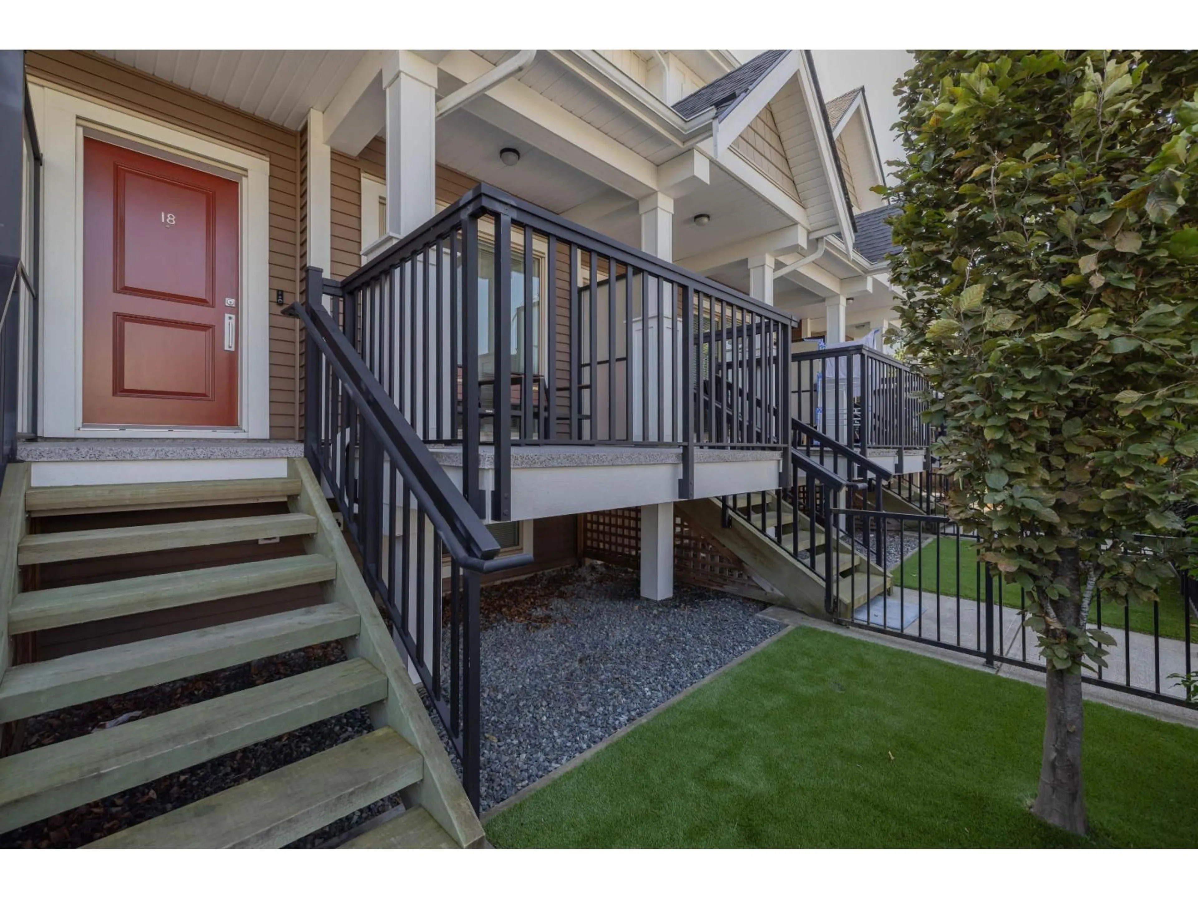 Indoor entryway for 18 - 2799 ALLWOOD, Abbotsford British Columbia V2T0J2