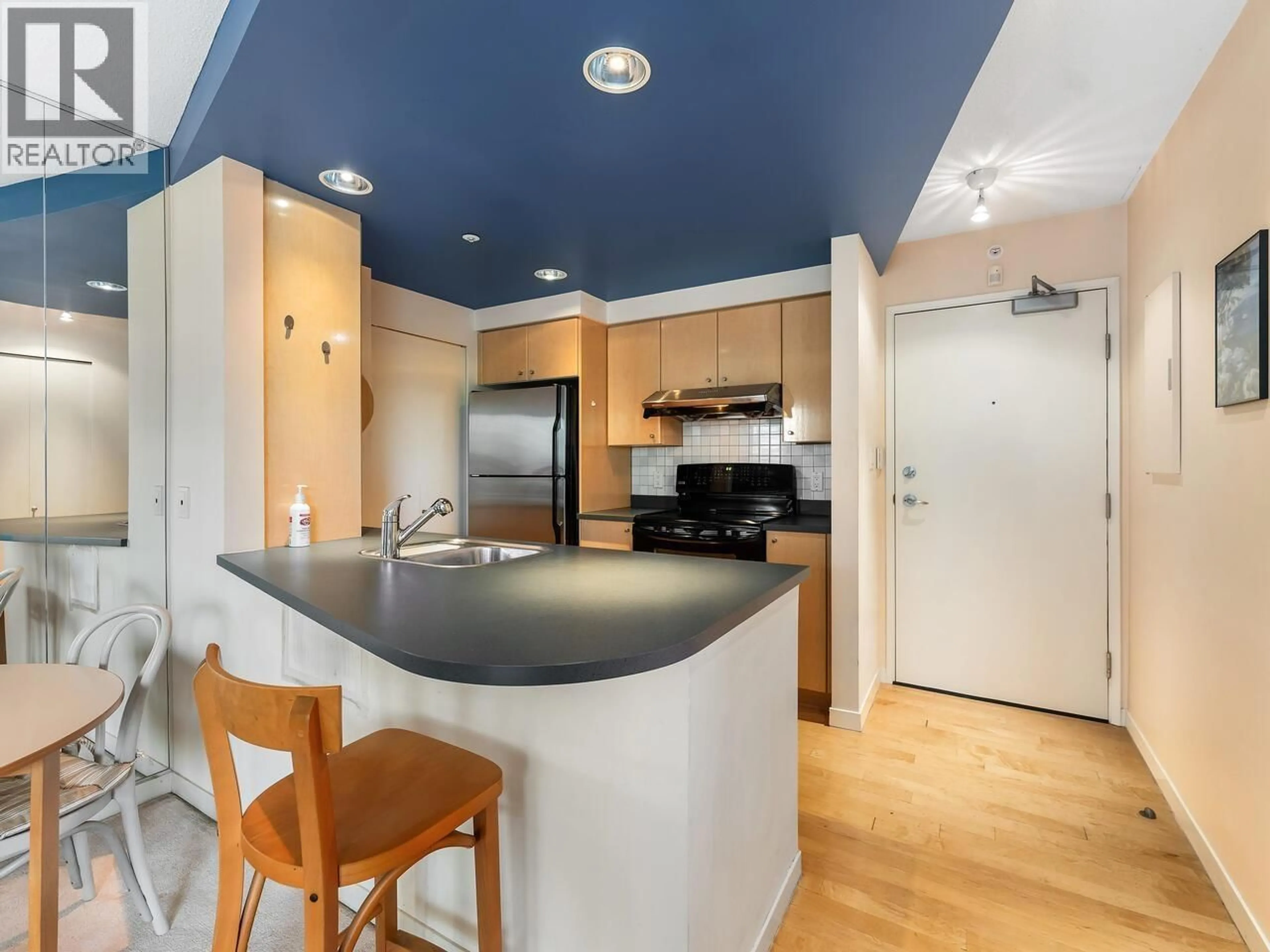 Open concept kitchen, unknown for 501 - 1009 EXPO BOULEVARD, Vancouver British Columbia V6Z2V9