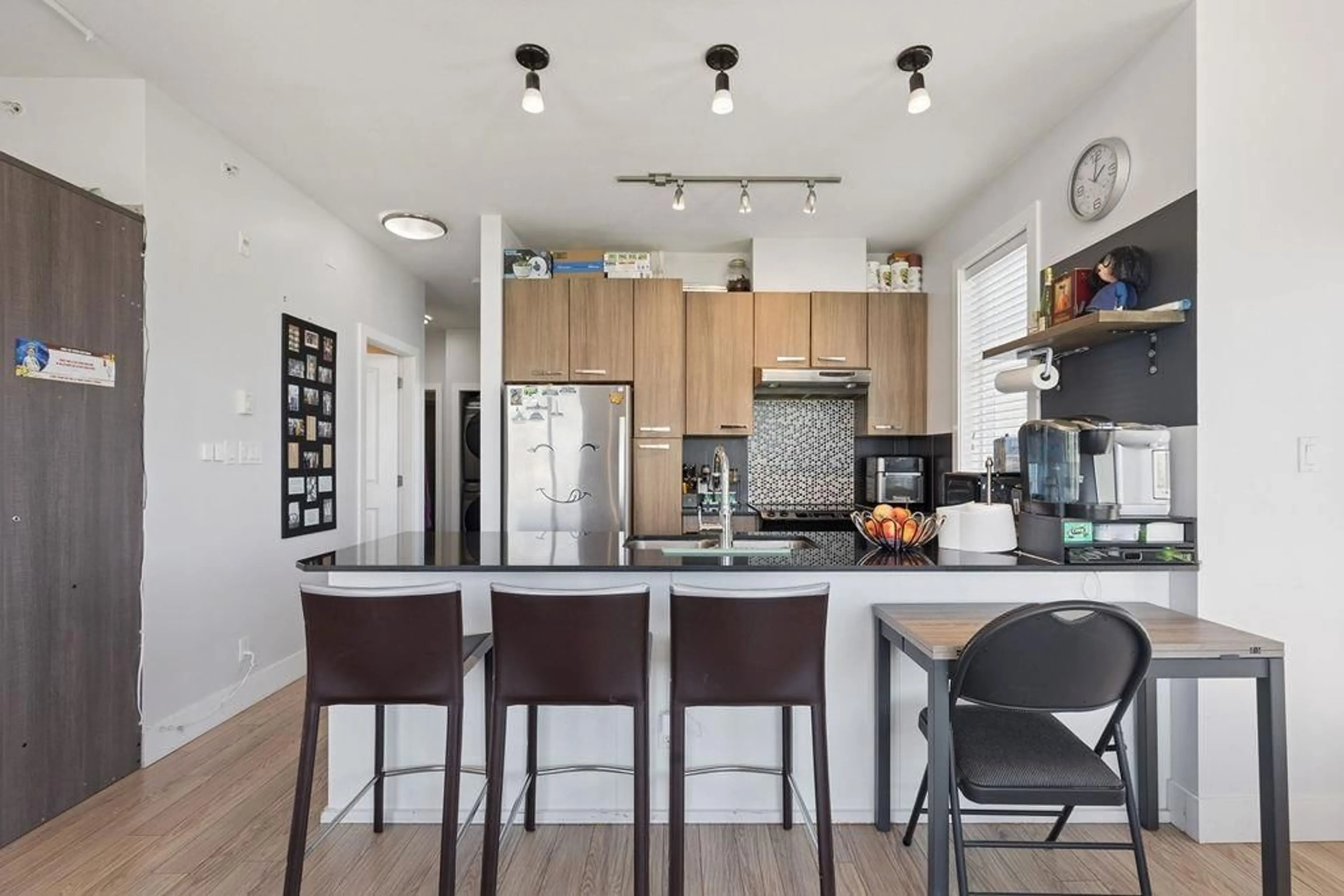 Open concept kitchen, unknown for 410 - 15956 86A, Surrey British Columbia V4N6N8