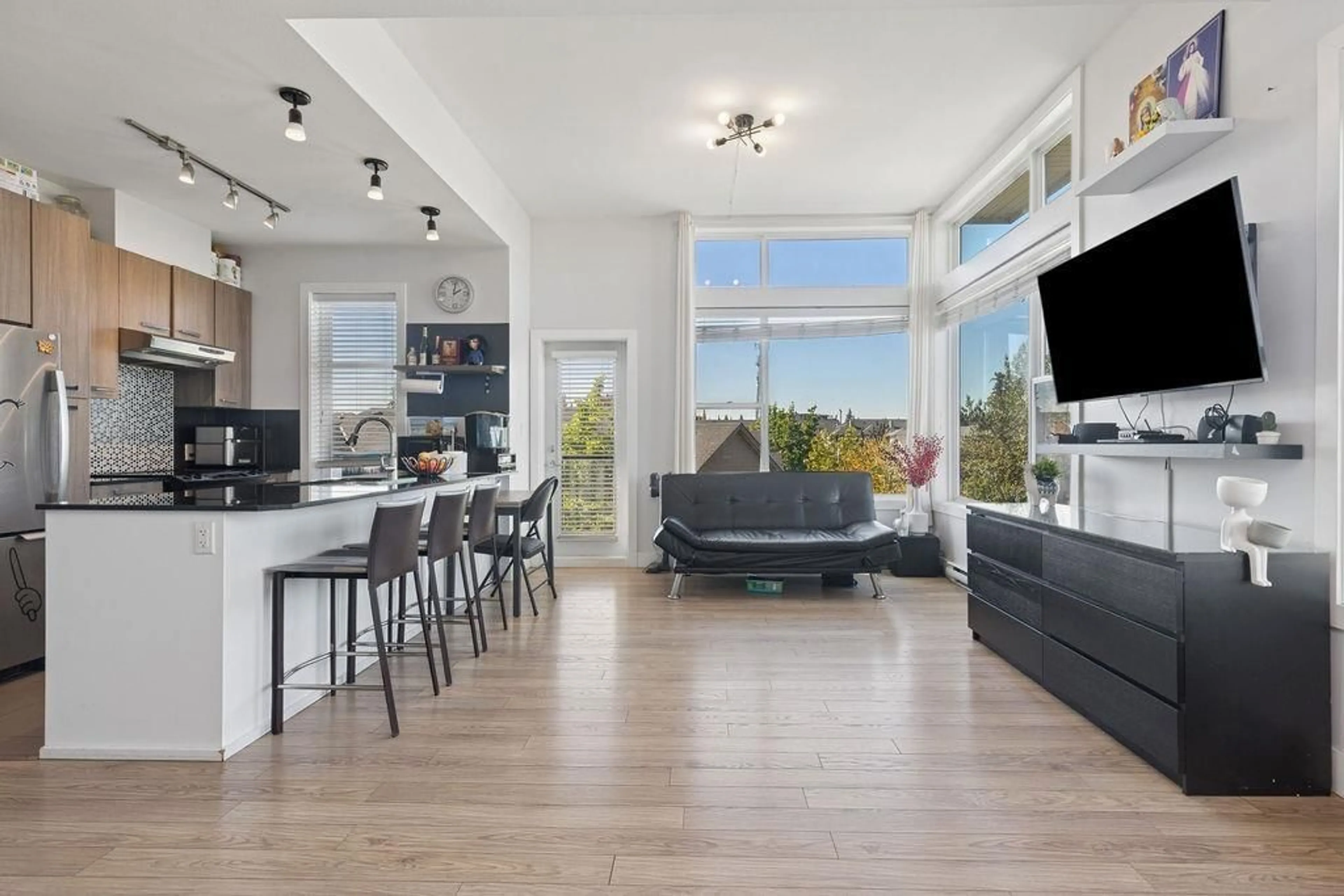 Open concept kitchen, unknown for 410 - 15956 86A, Surrey British Columbia V4N6N8