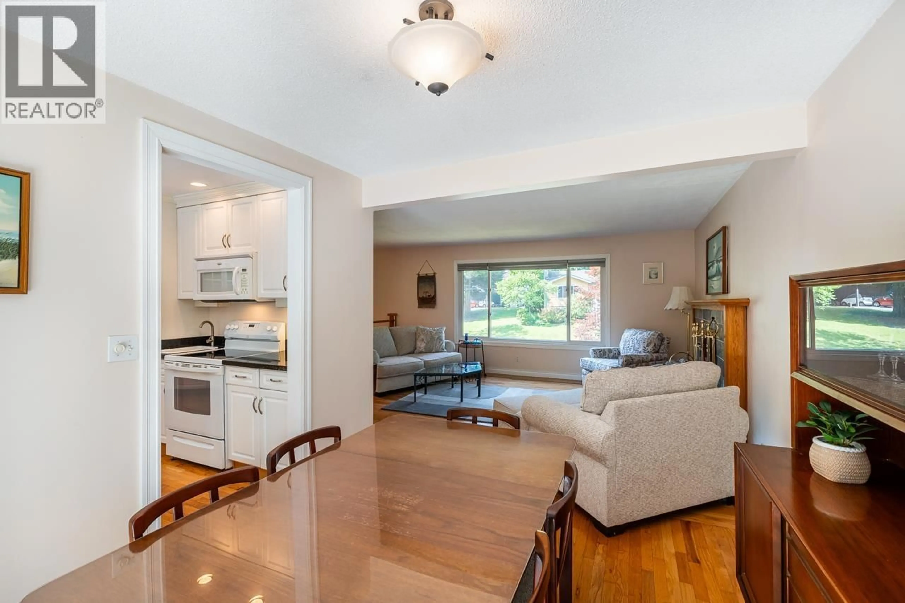 Living room with furniture, unknown for 2283 PARK CRESCENT, Coquitlam British Columbia V3J6T3