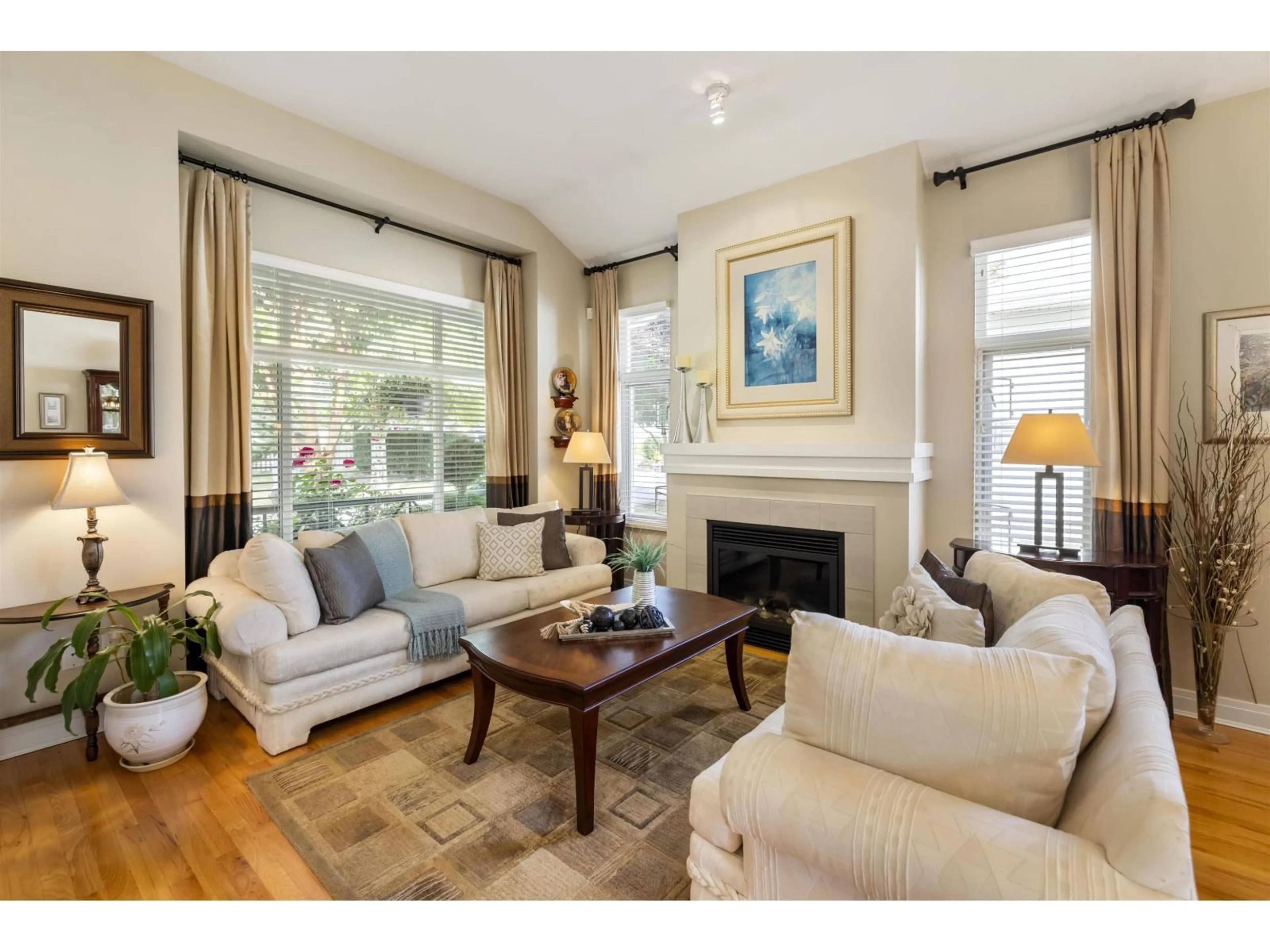 Living room with furniture, wood/laminate floor for 25 - 15188 62A, Surrey British Columbia V3S1W7