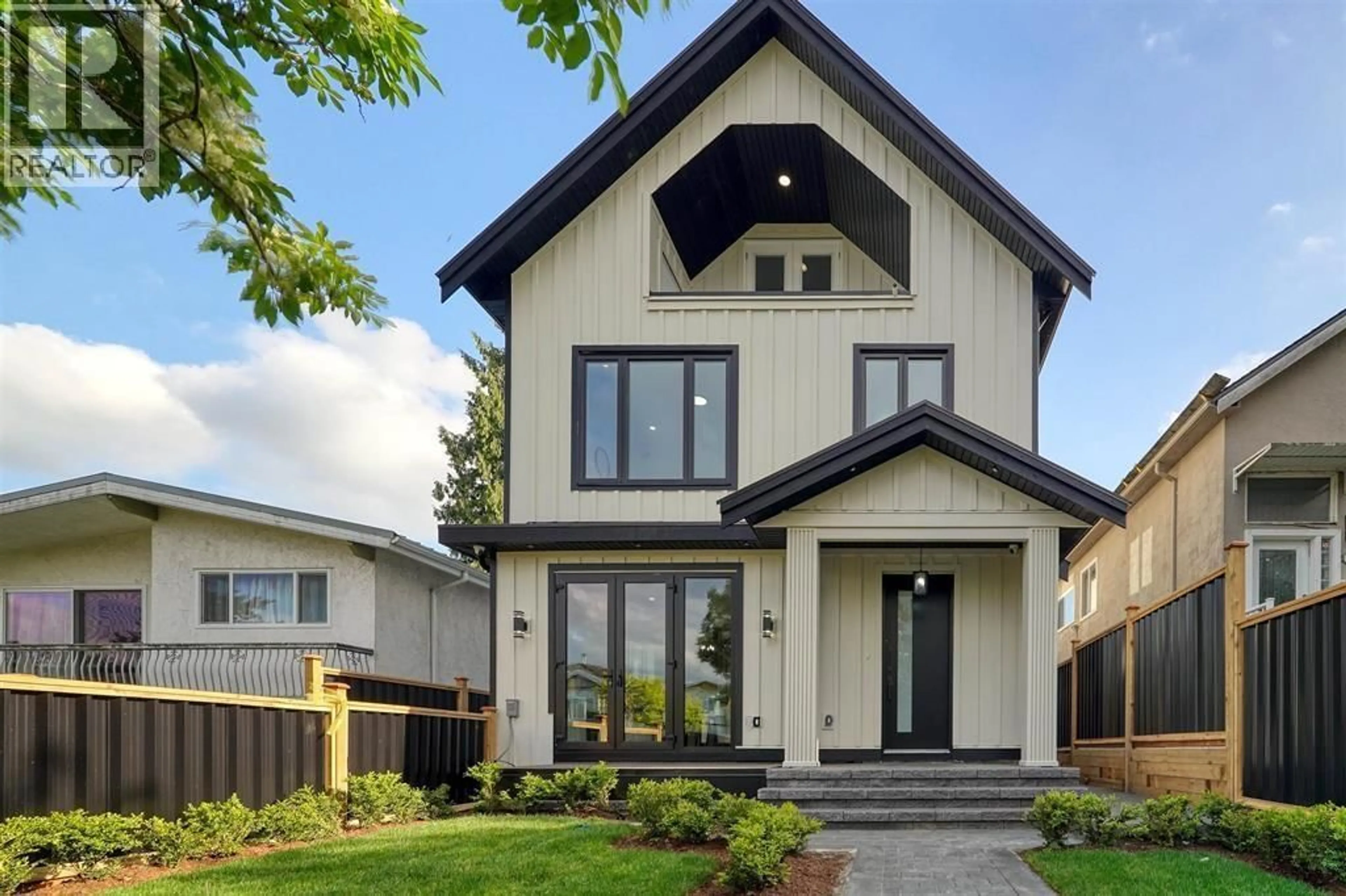 Home with vinyl exterior material, street for 2 - 3216 VENABLES STREET, Vancouver British Columbia V5K2S6