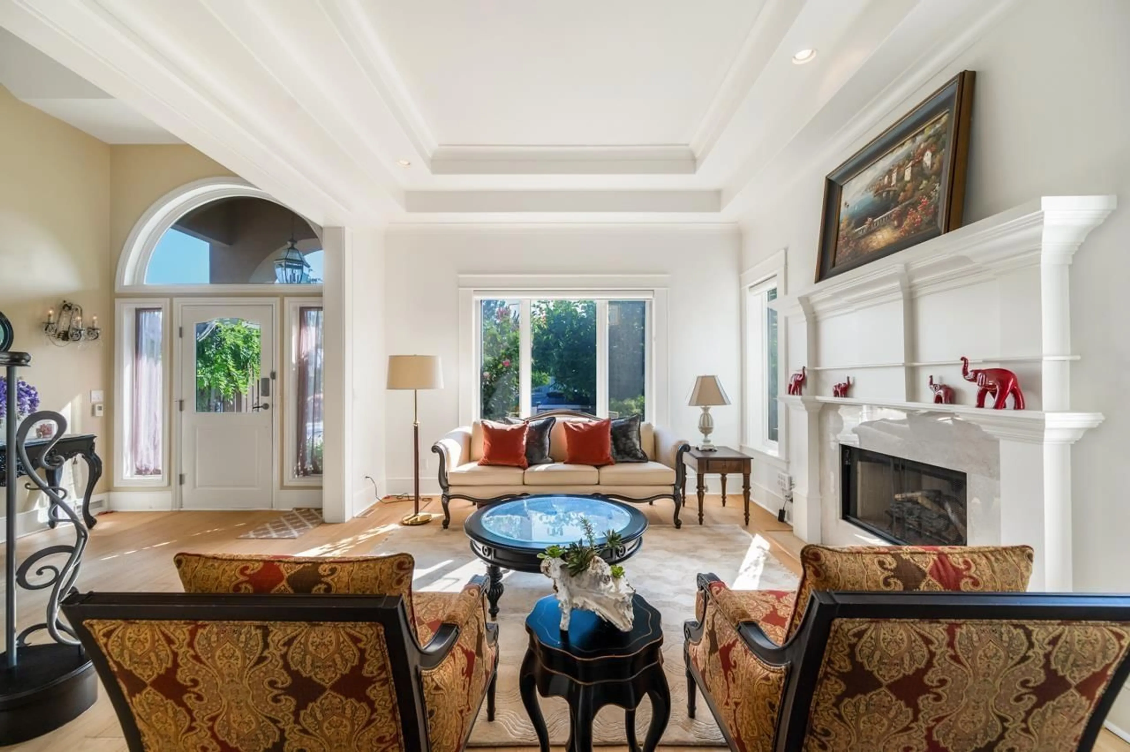 Living room with furniture, ceramic/tile floor for 2111 138, Surrey British Columbia V4A9V6