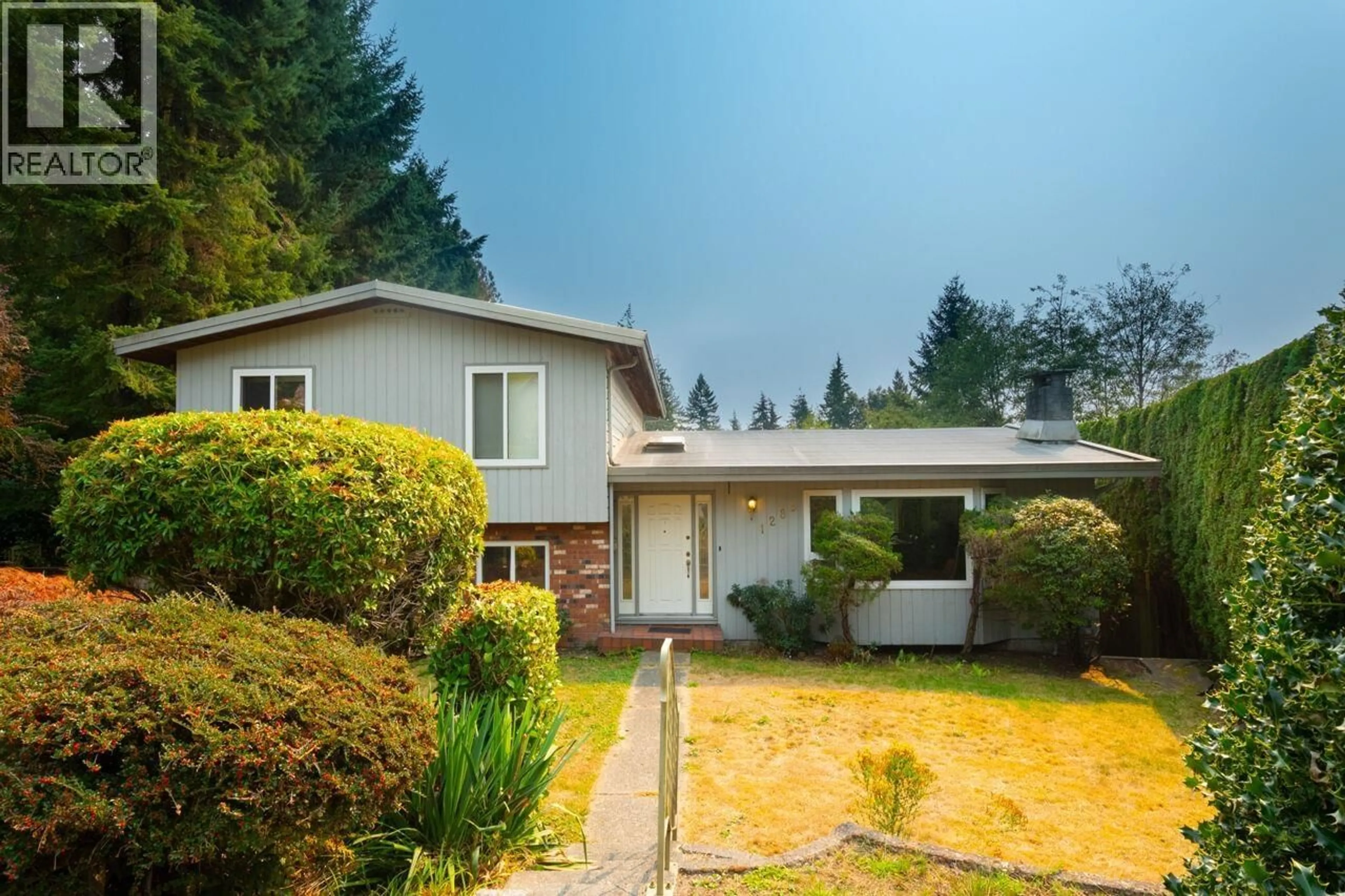 A pic from outside/outdoor area/front of a property/back of a property/a pic from drone, unknown for 1285 LUCKING PLACE, North Vancouver British Columbia V7J3L5