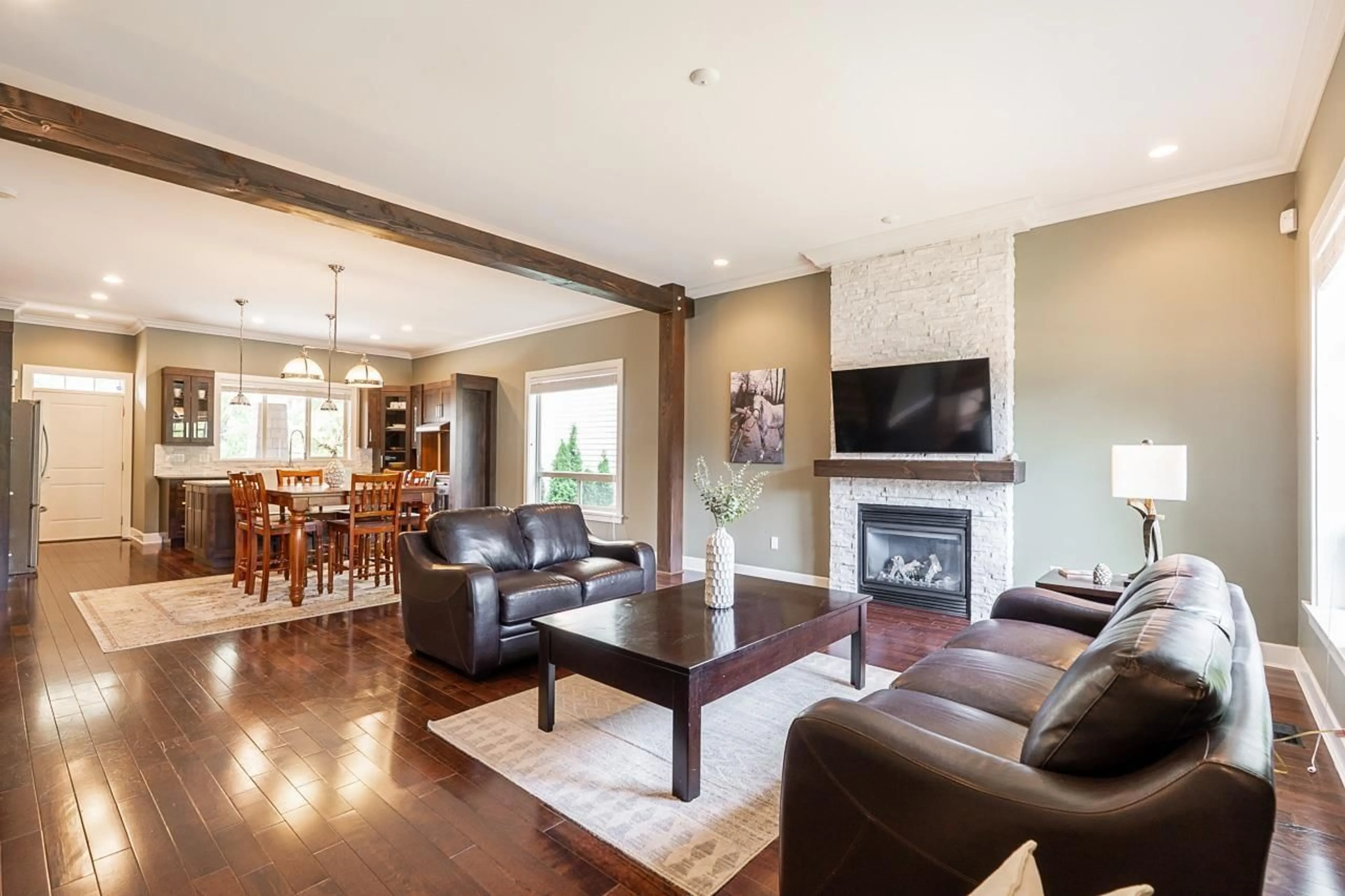 Living room with furniture, wood/laminate floor for 5127 223, Langley British Columbia V2Y2T9