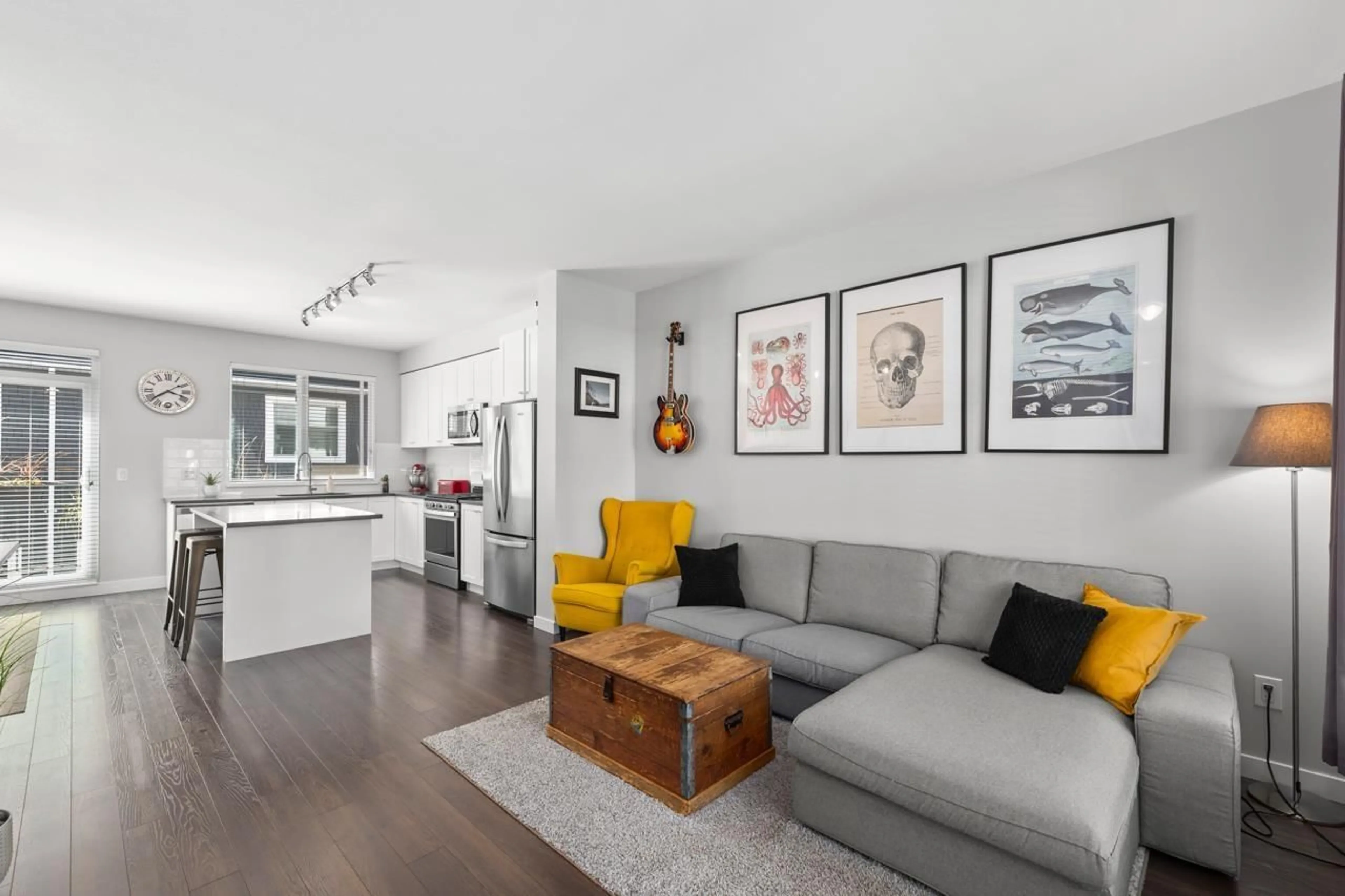 Living room with furniture, unknown for 9 - 16323 15, Surrey British Columbia V4A0C5