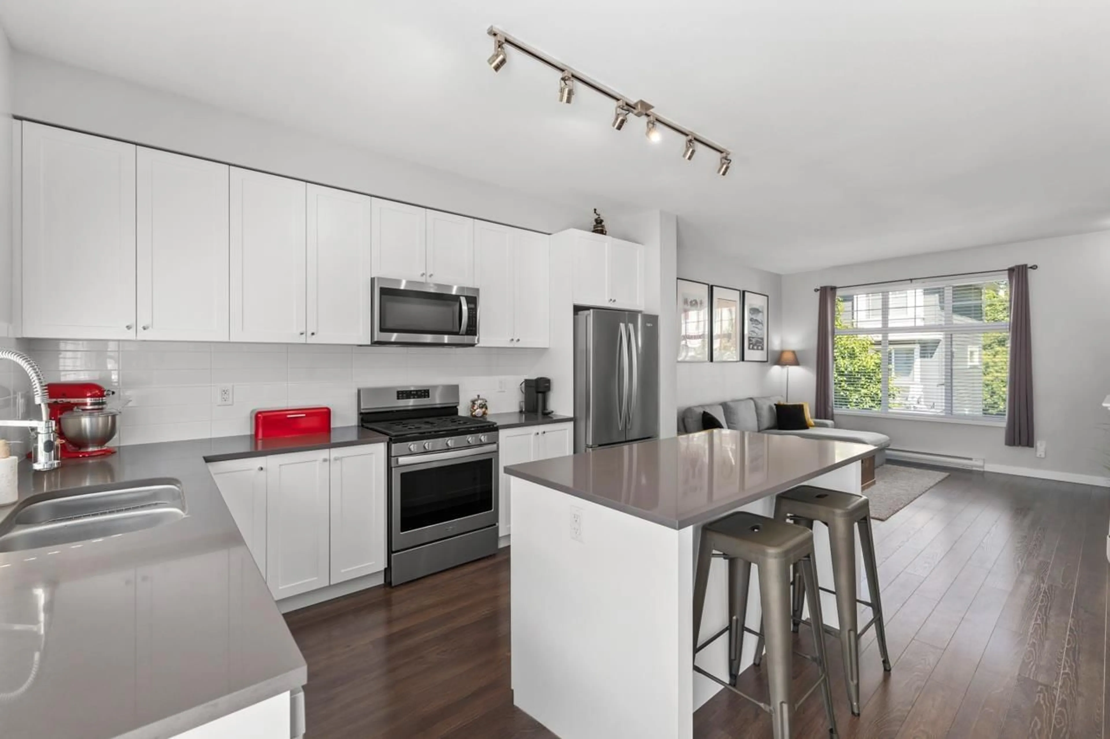 Open concept kitchen, unknown for 9 - 16323 15, Surrey British Columbia V4A0C5