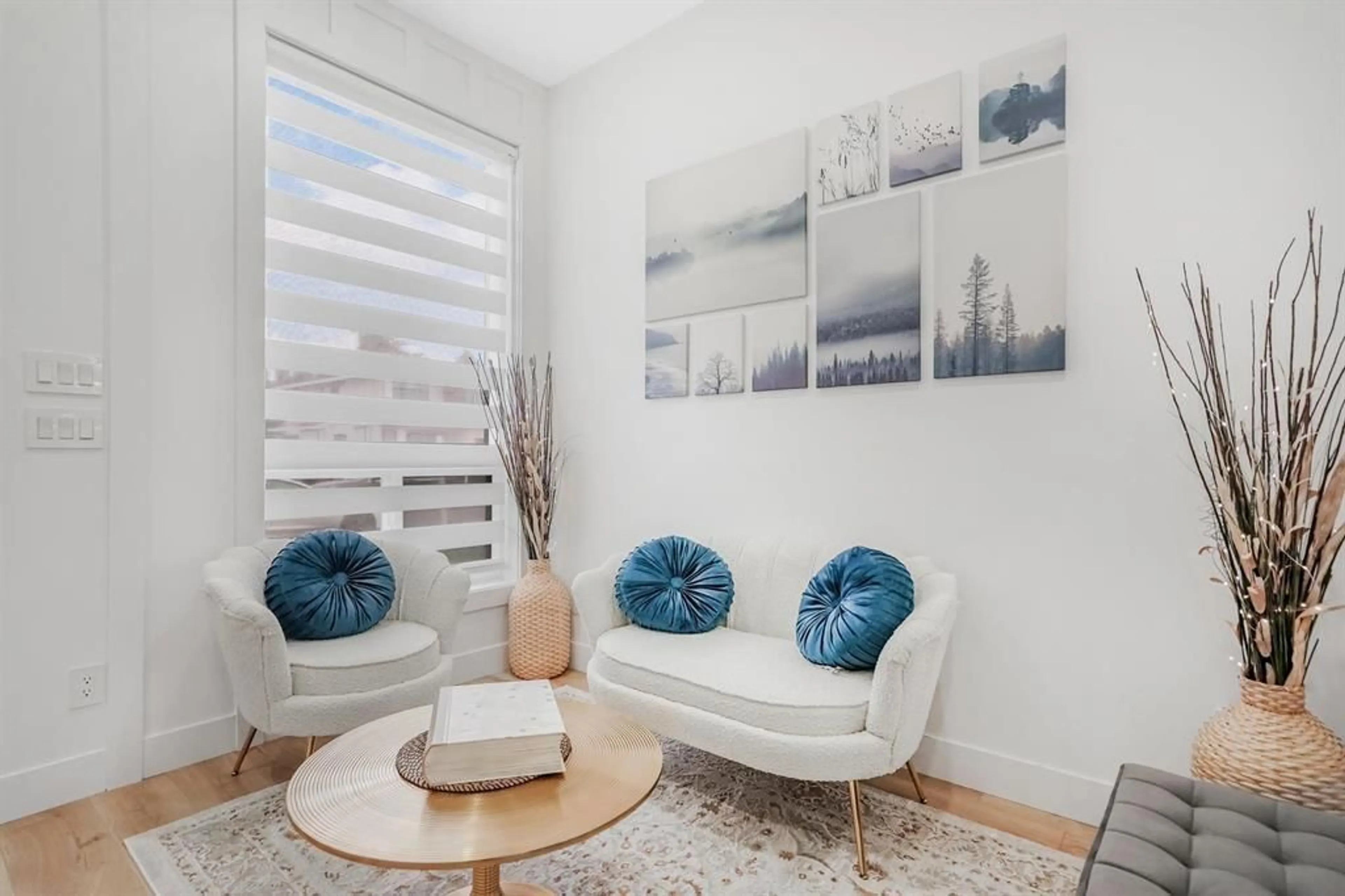 Living room with furniture, unknown for 2581 TERMINAL, Abbotsford British Columbia V4X0C4