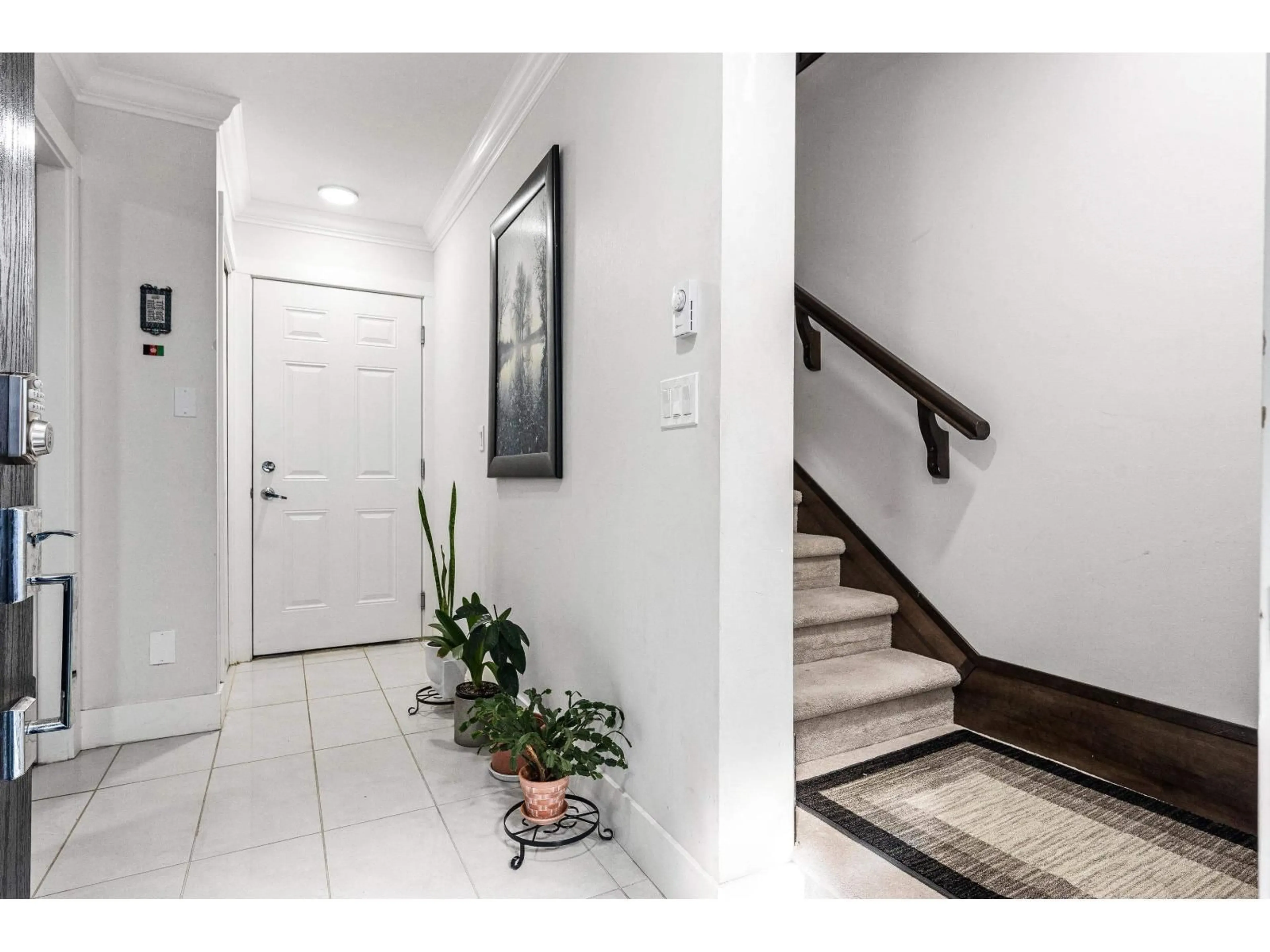 Indoor foyer for 49 - 13898 64, Surrey British Columbia V3W1L6