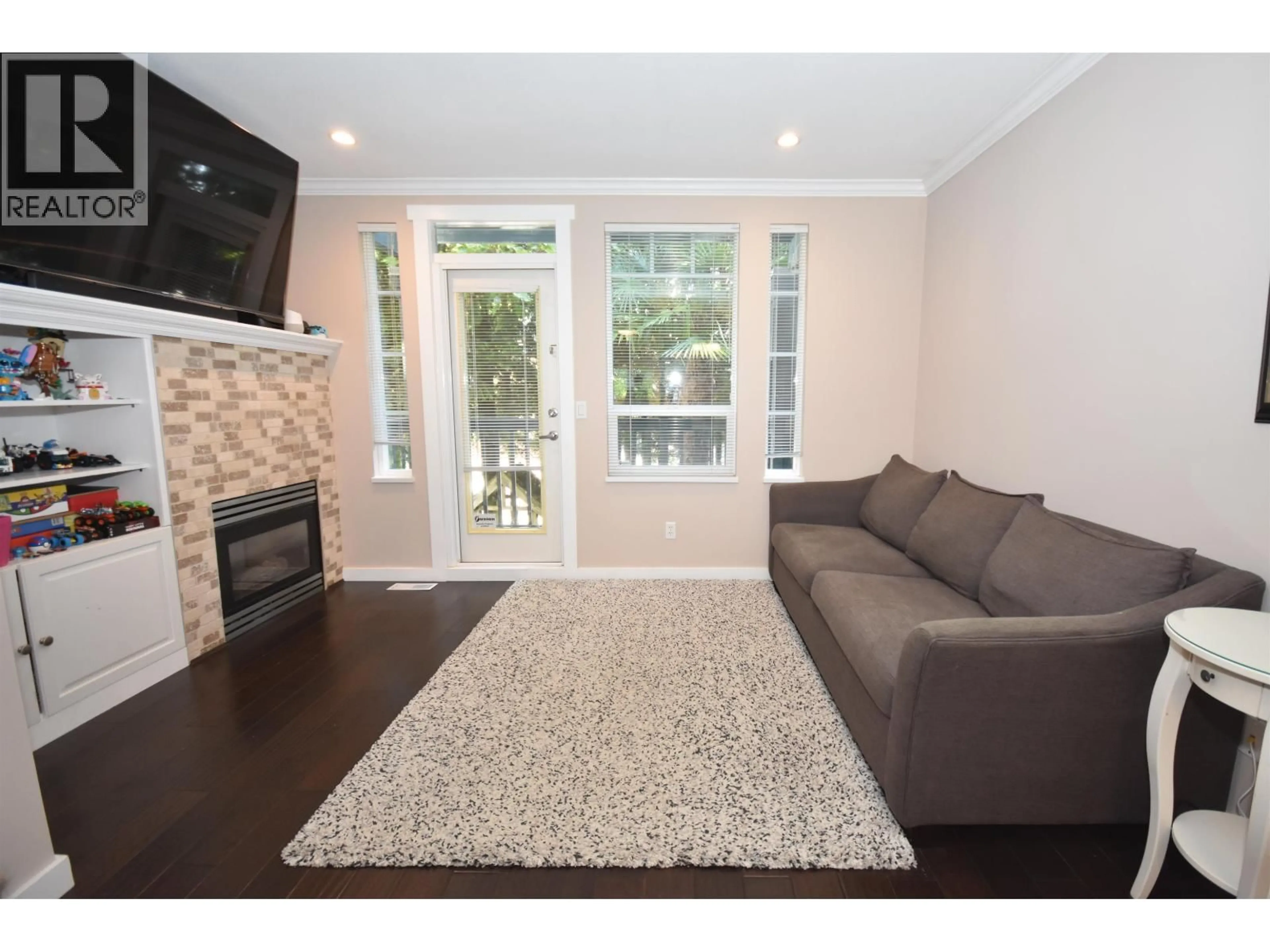 Living room with furniture, unknown for 6 - 4787 57 STREET, Delta British Columbia V4K4C7