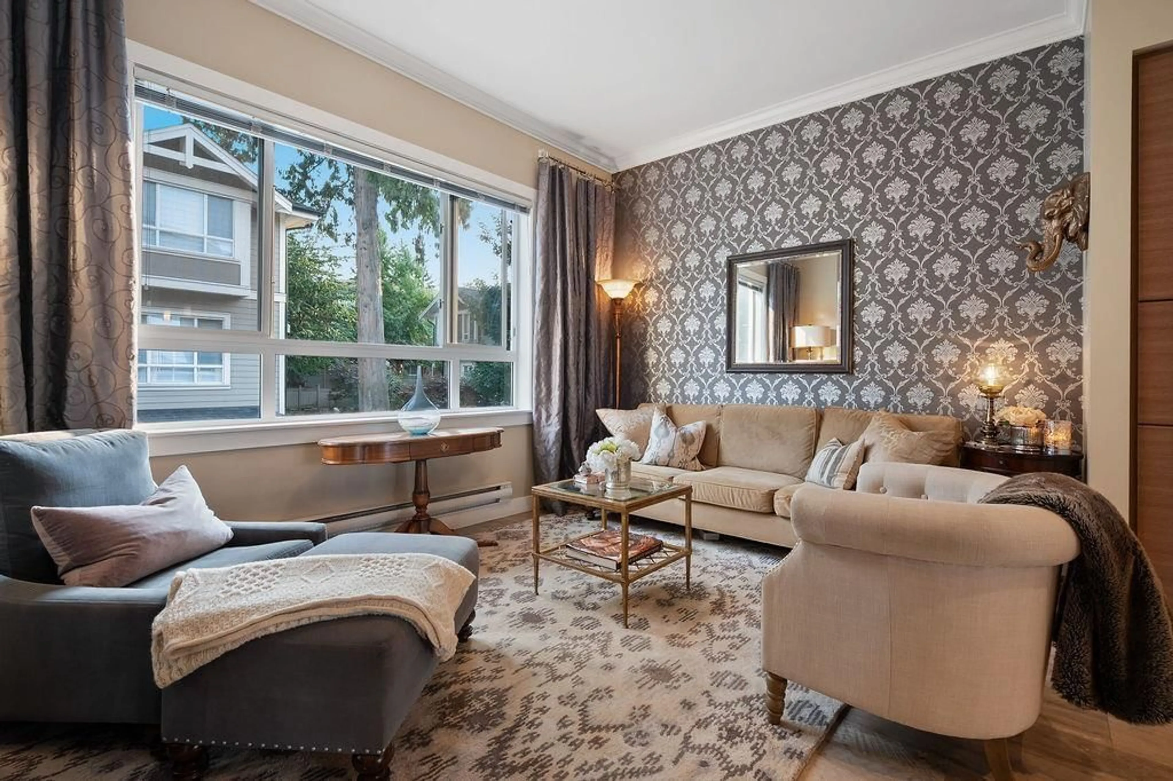 Living room with furniture, carpet floor for 26 - 2955 156, Surrey British Columbia V3Z2W8