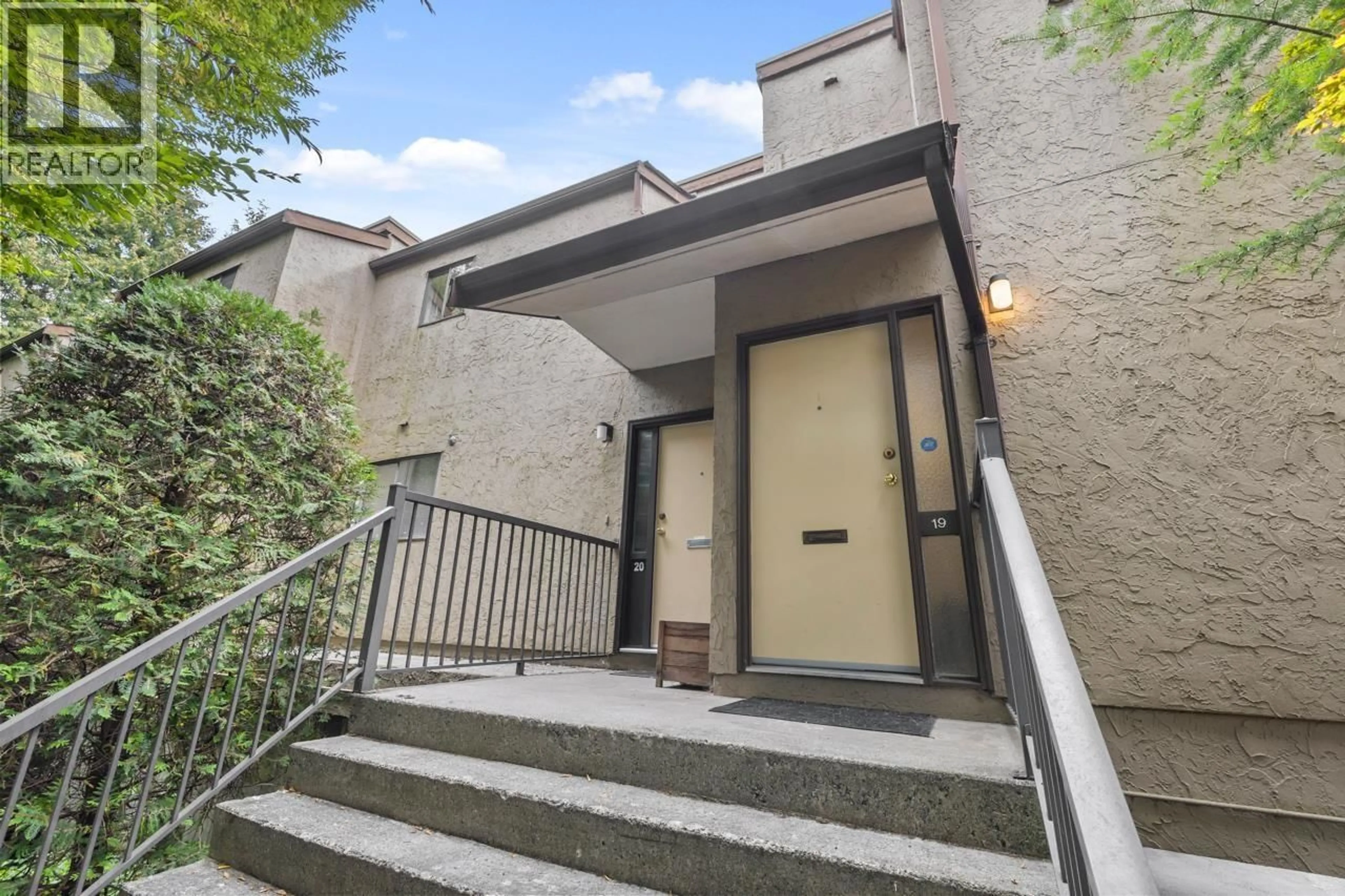 Unknown for 19 - 220 4TH STREET, North Vancouver British Columbia V7L1H9