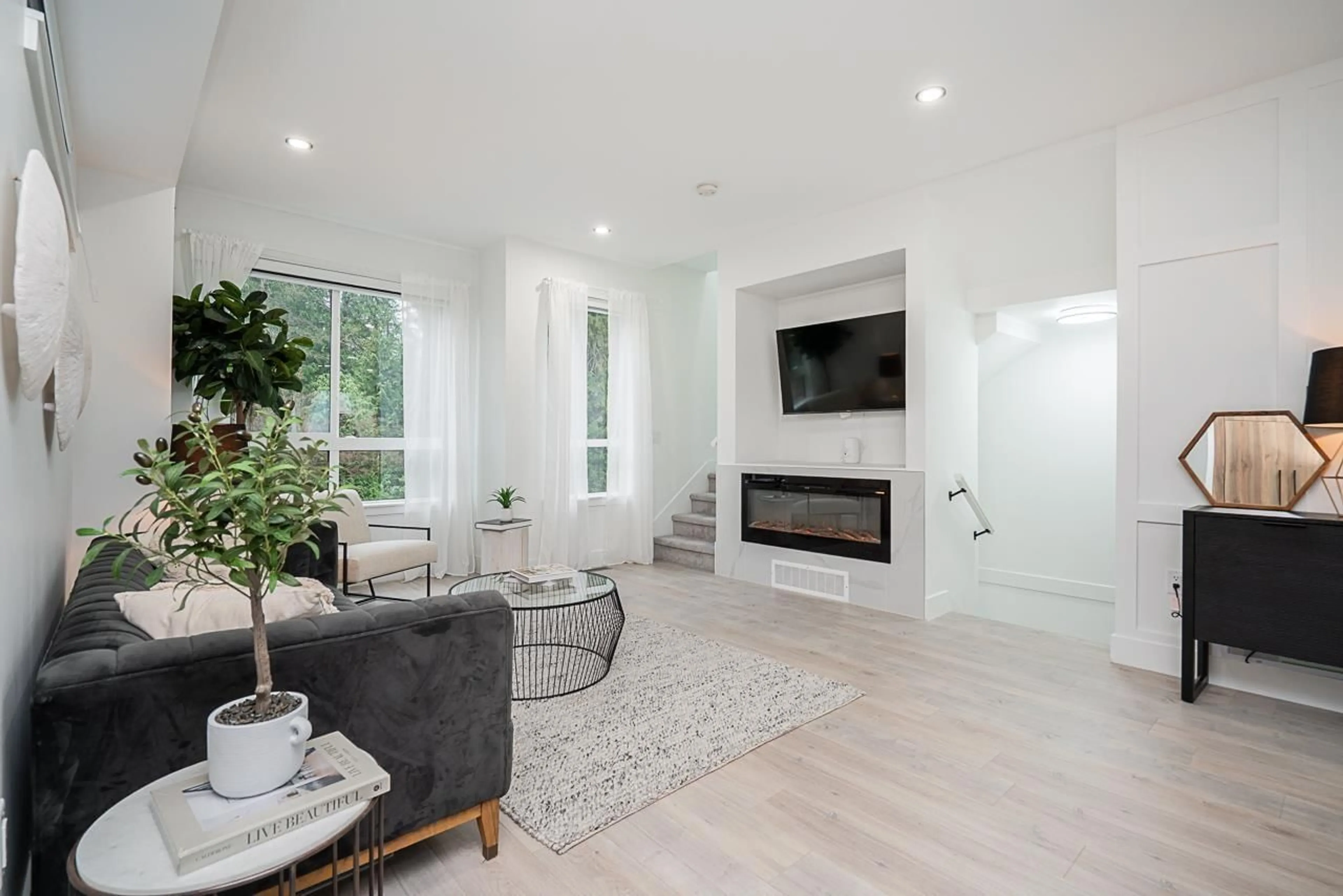 Living room with furniture, unknown for 7 - 13895 64, Surrey British Columbia V3W3N9