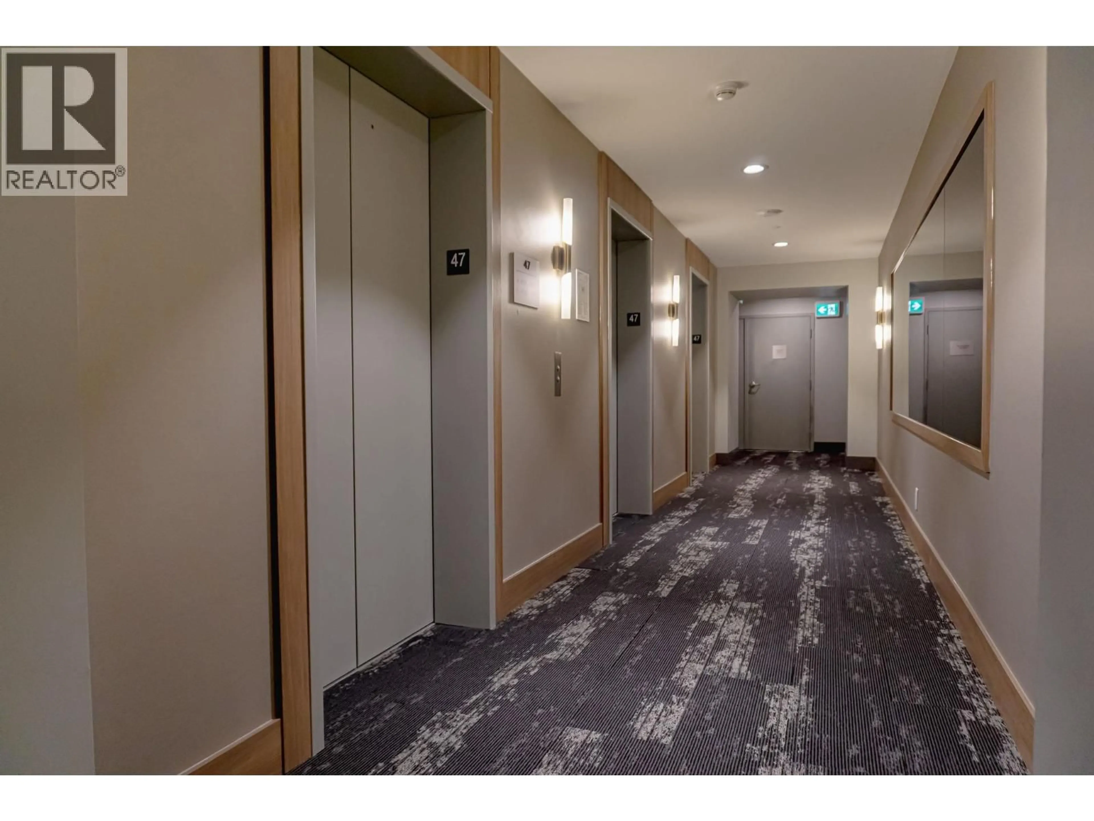 Indoor foyer for 4709 - 2108 GILMORE AVENUE, Burnaby British Columbia V5C0N8
