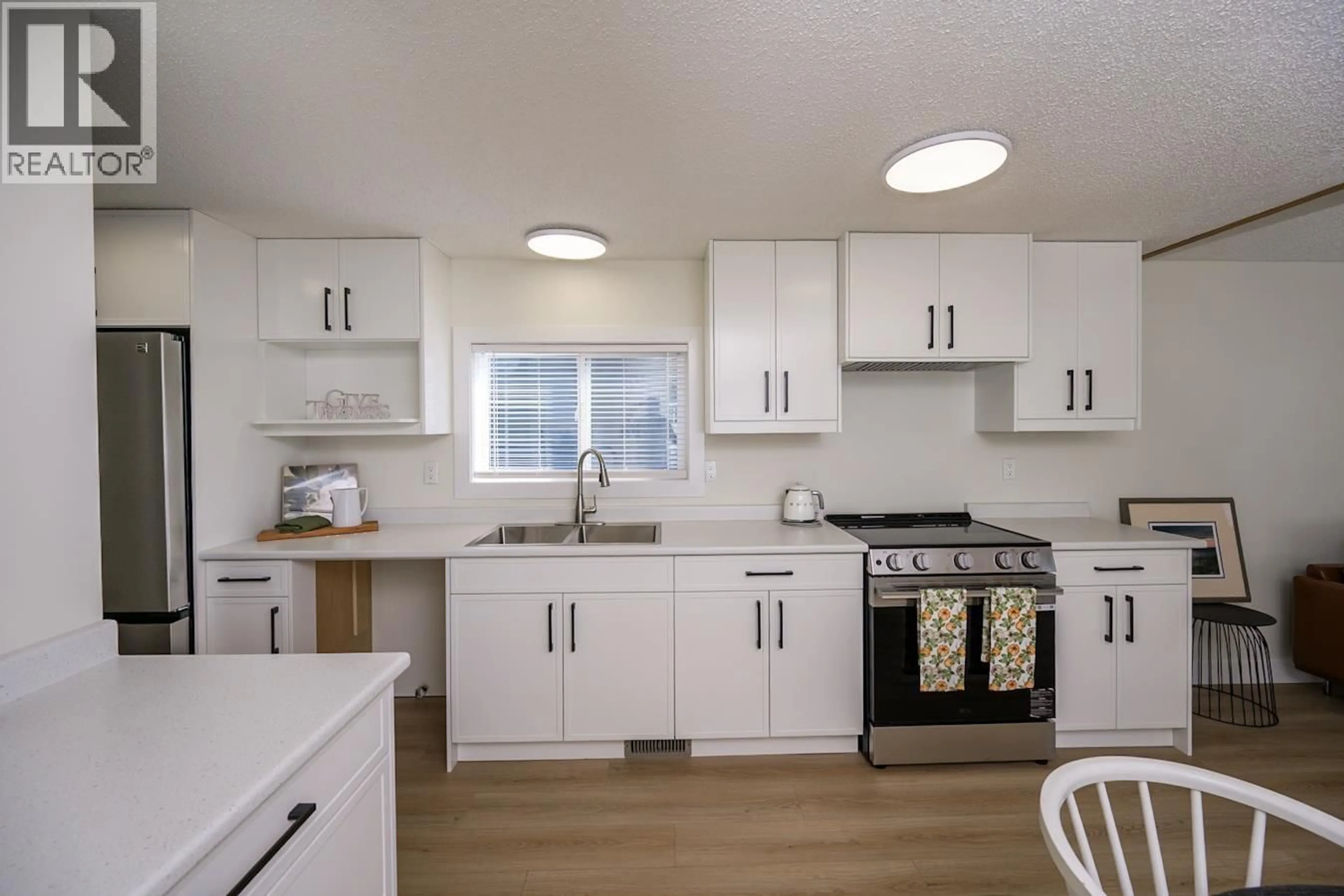 Standard kitchen, unknown for 2914 GREENFOREST CRESCENT, Prince George British Columbia V2K5B5