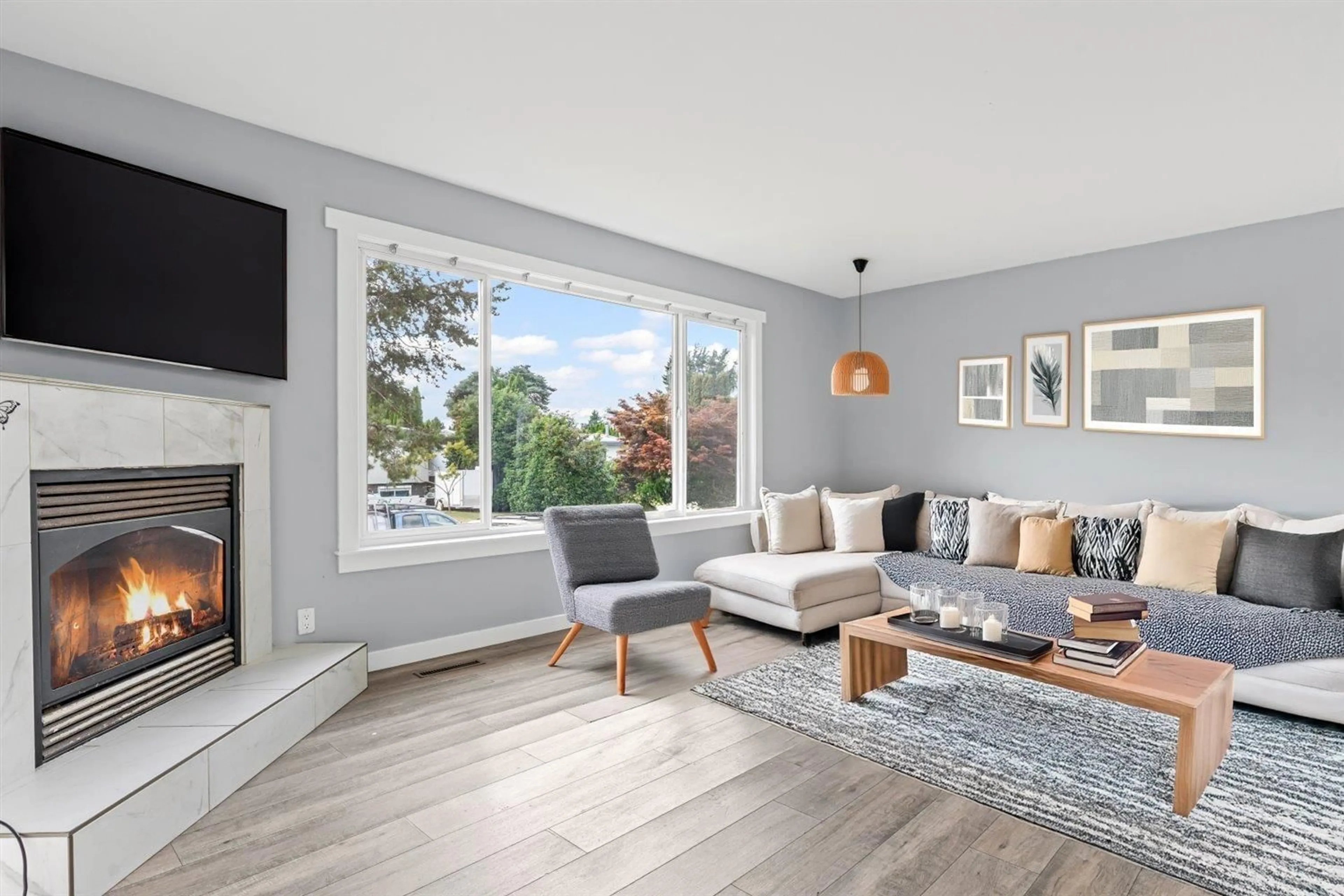 Living room with furniture, wood/laminate floor for 6050 GLENMORE DRIVE, Sardis British Columbia V2R2H5