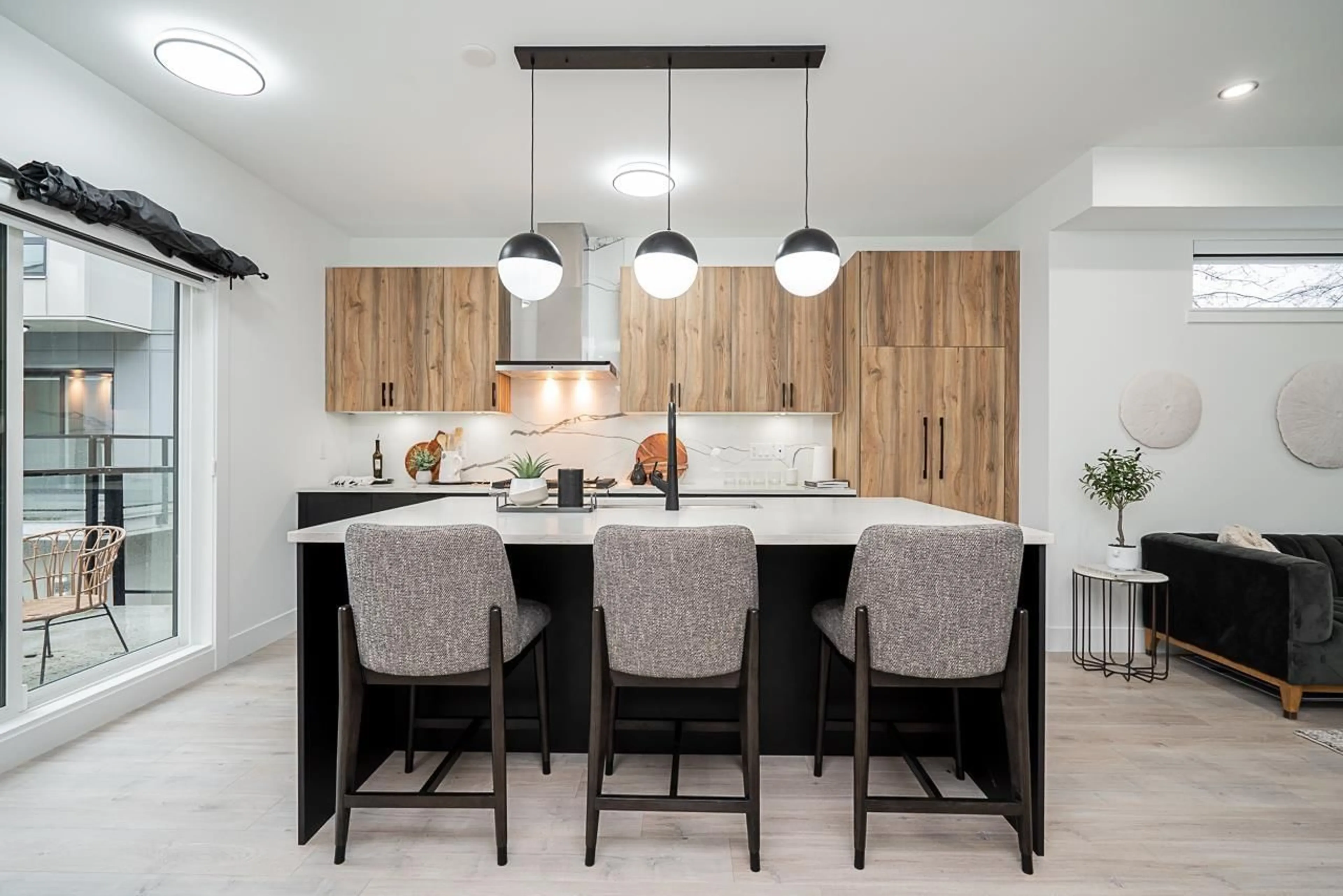 Contemporary kitchen, unknown for 1 - 13895 64, Surrey British Columbia V3W3N9