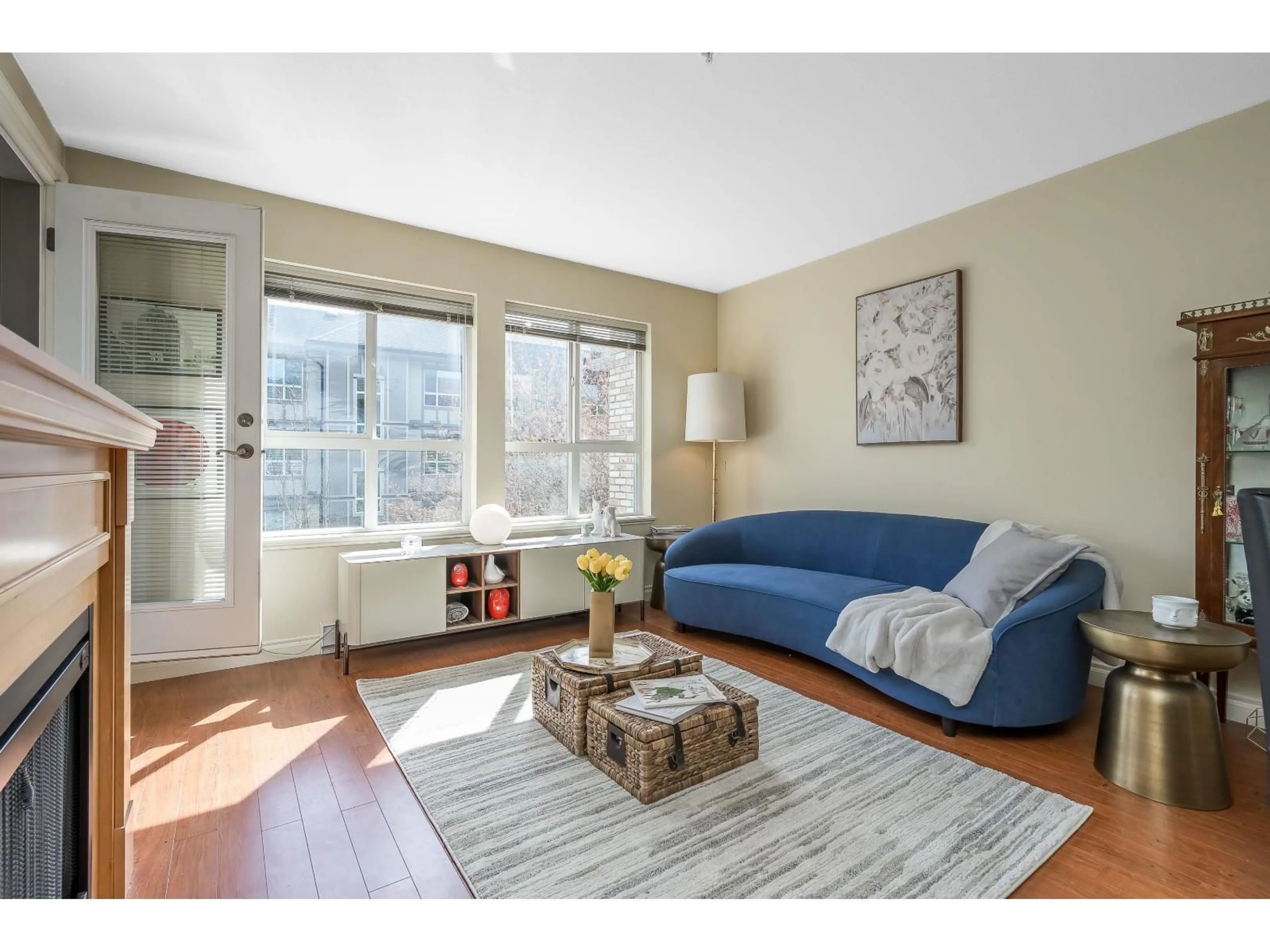 Living room with furniture, wood/laminate floor for 412 - 8717 160, Surrey British Columbia V4N5X7