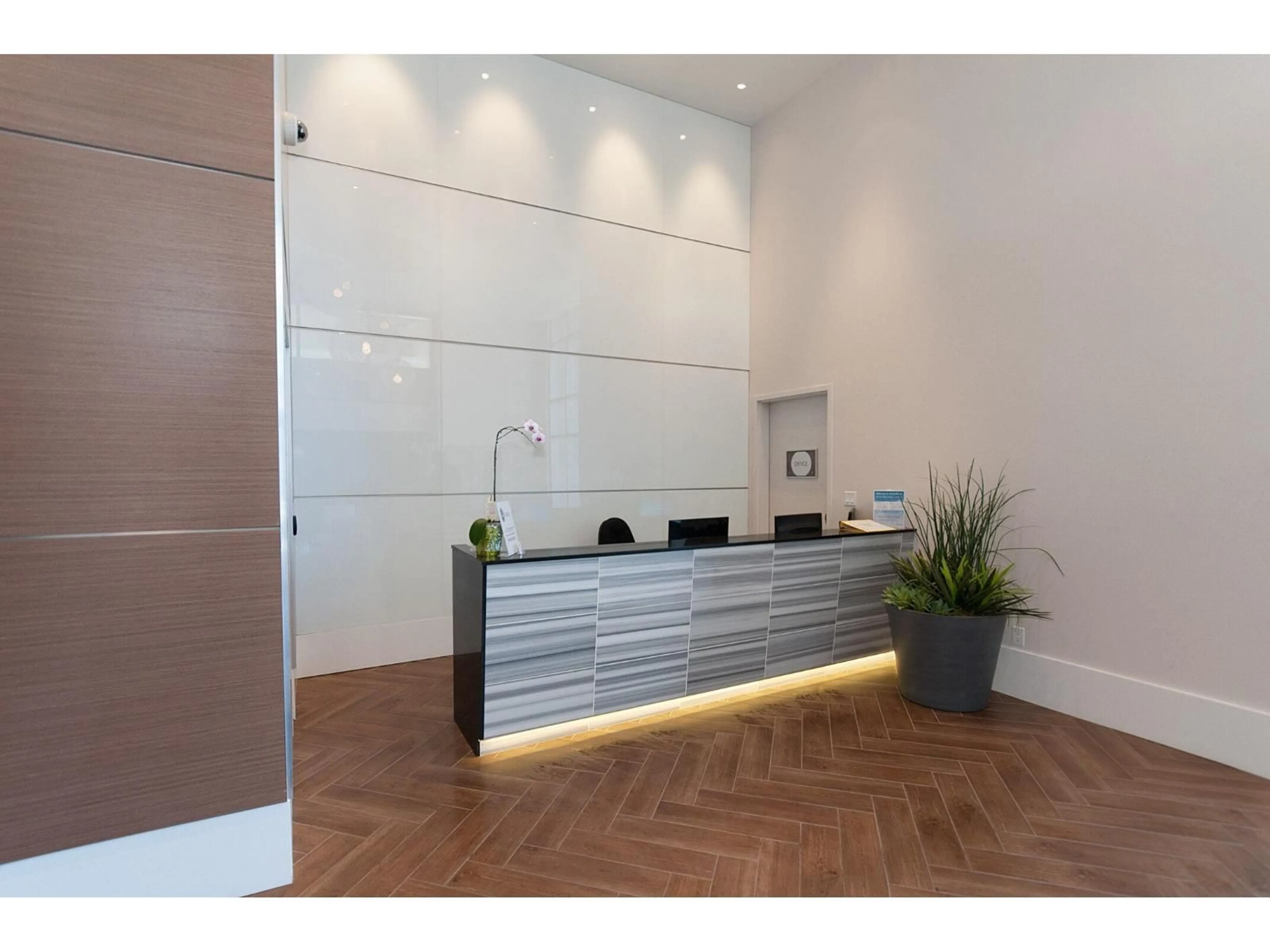 Indoor foyer for 1606 - 13688 100, Surrey British Columbia V3T0G5