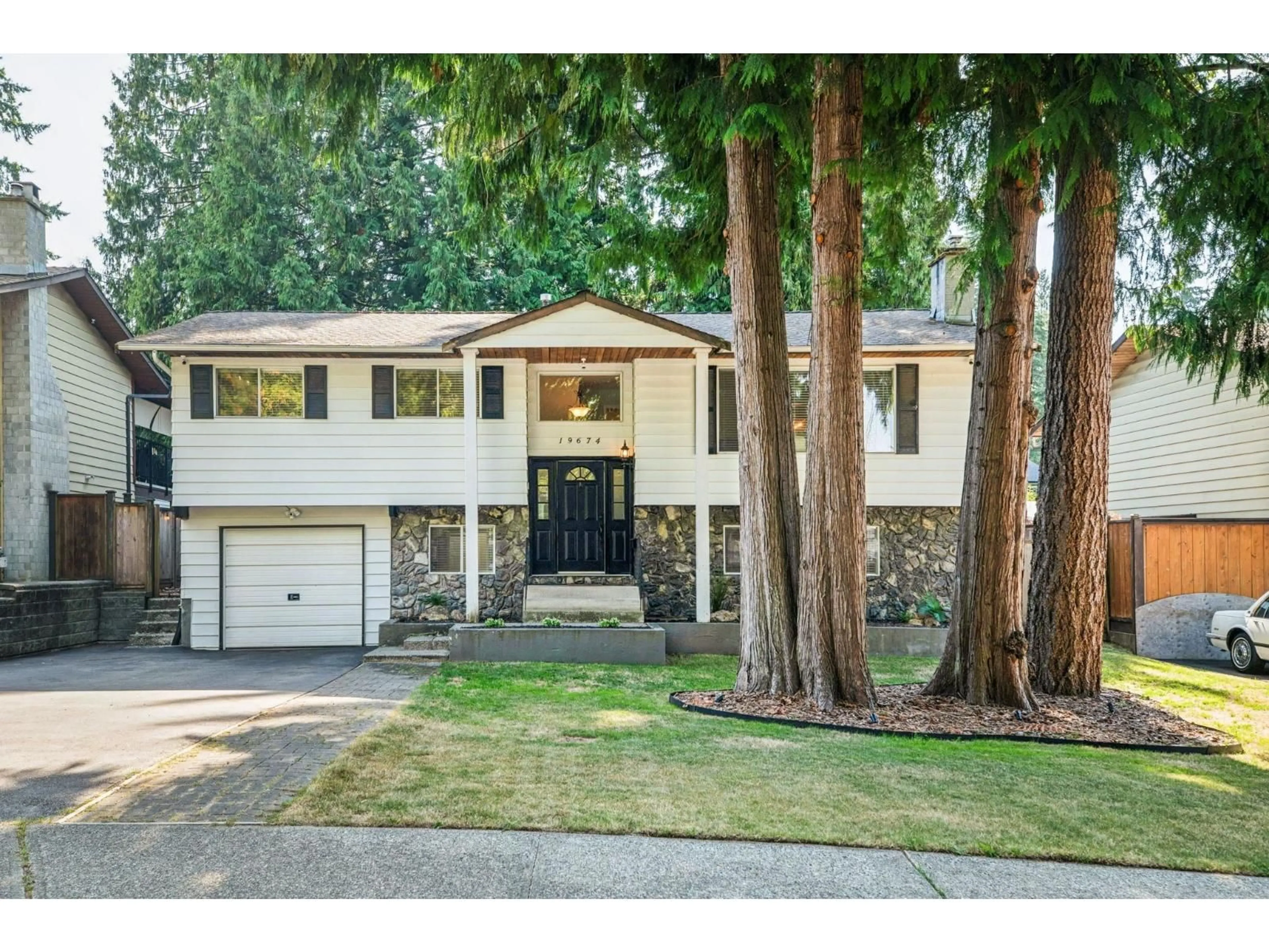 Home with vinyl exterior material, street for 19674 47, Langley British Columbia V3A5G8
