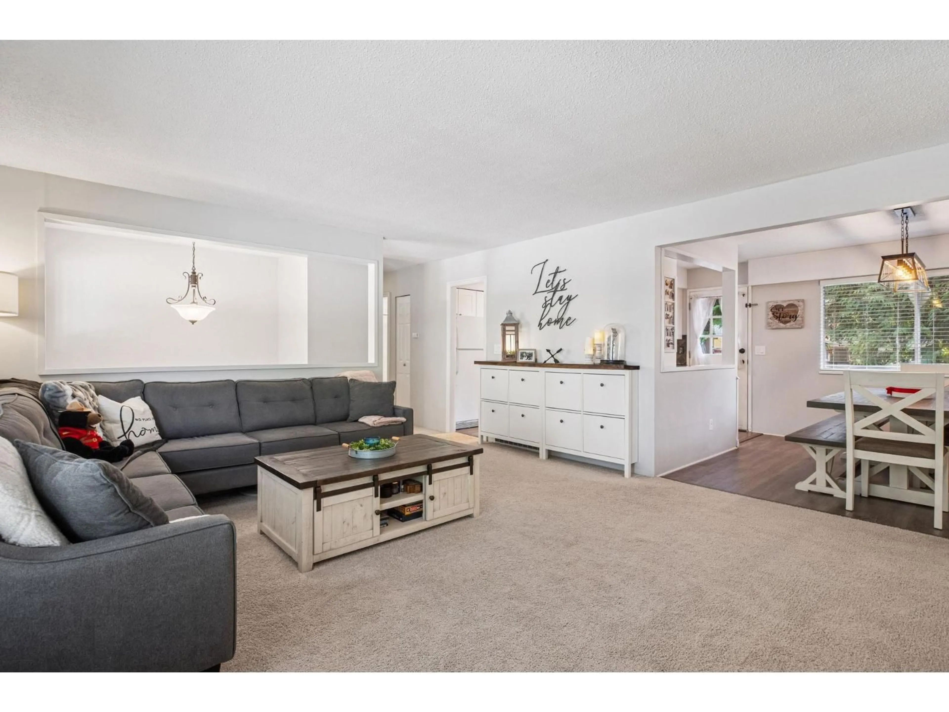 Living room with furniture, unknown for 19674 47, Langley British Columbia V3A5G8