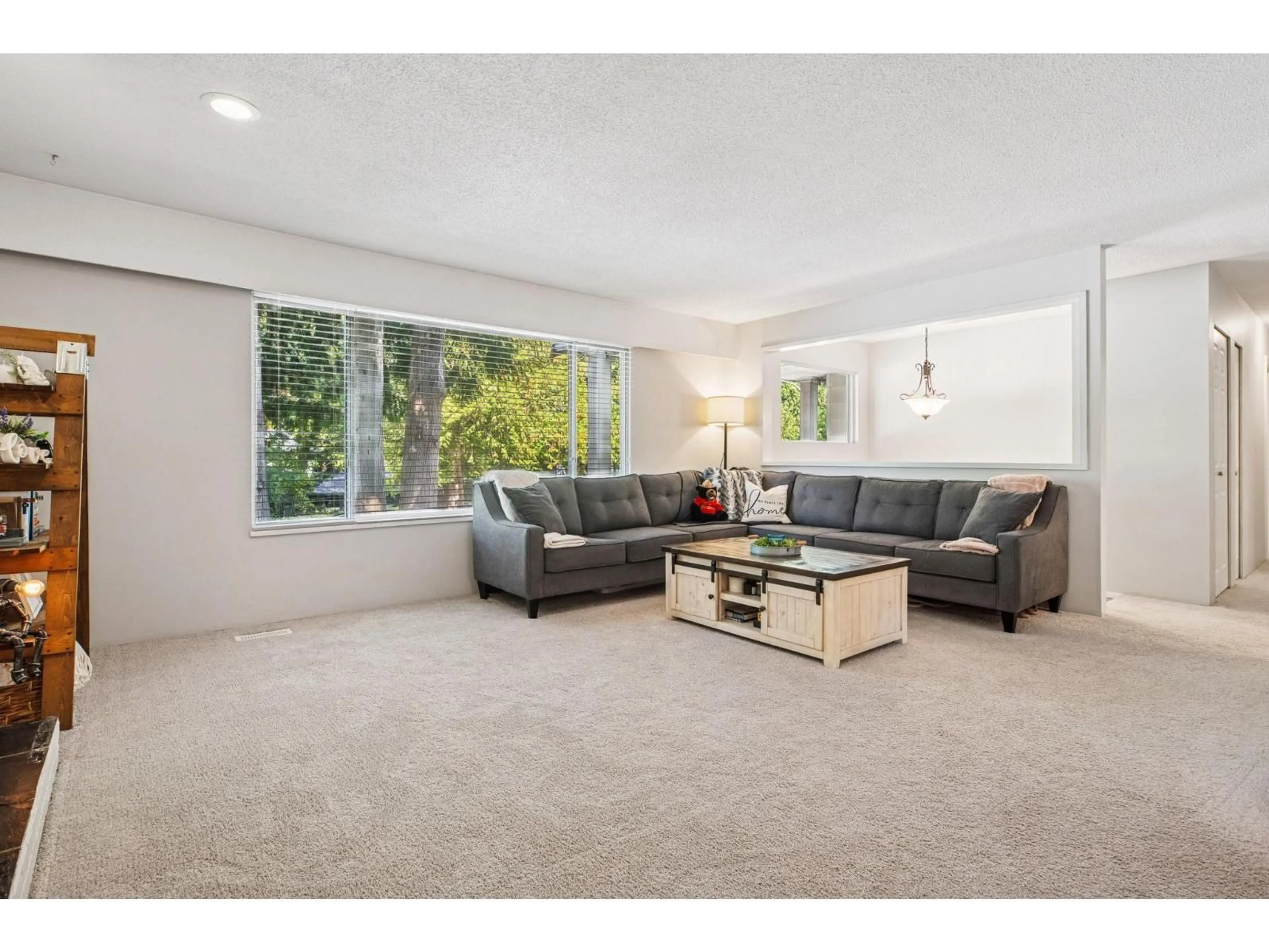 Living room with furniture, unknown for 19674 47, Langley British Columbia V3A5G8
