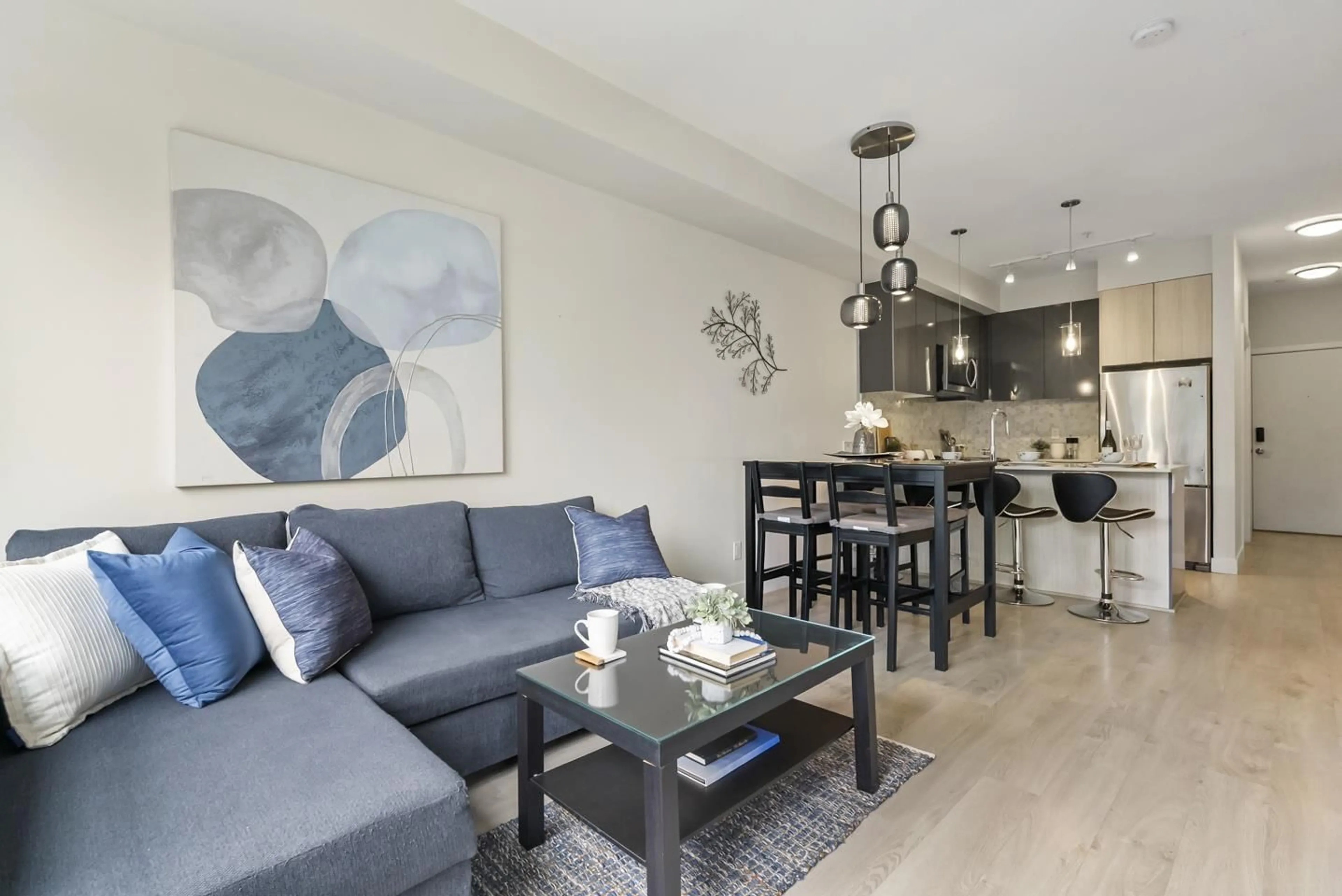 Living room with furniture, unknown for 105 - 6438 195A, Surrey British Columbia V4N6R5