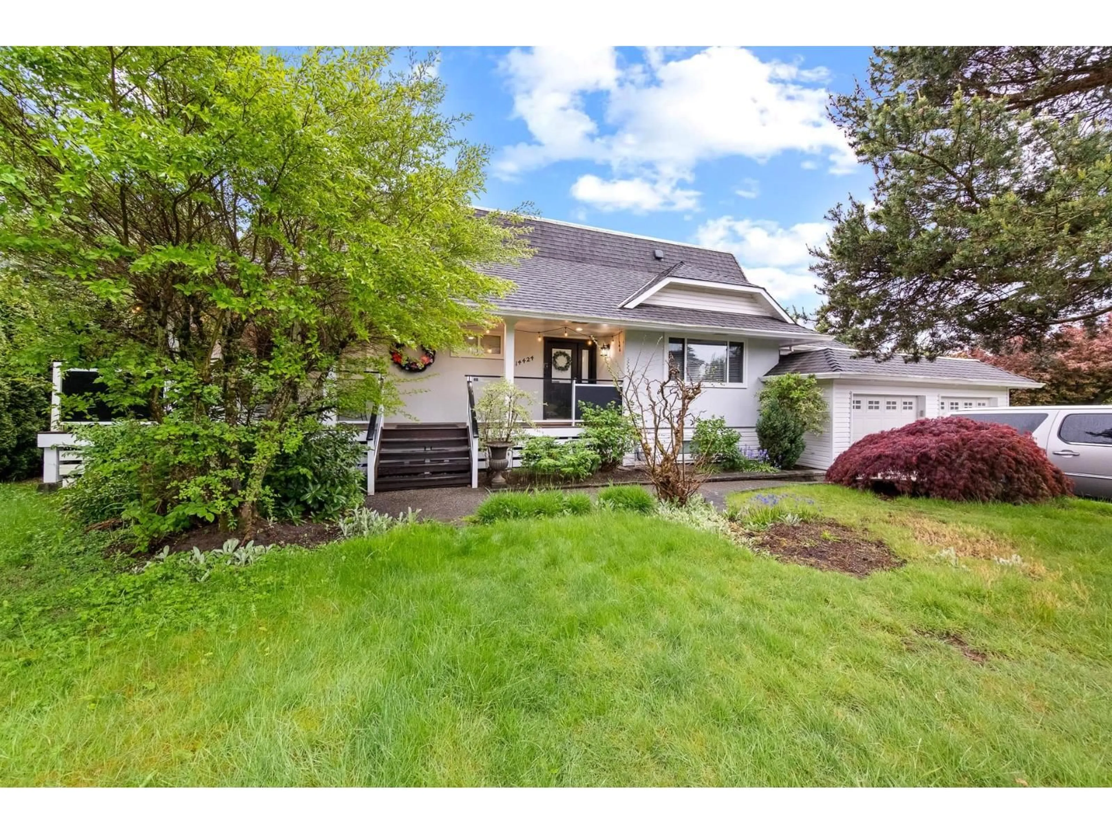 Home with vinyl exterior material, street for 14424 MANN PARK, White Rock British Columbia V4B3A8