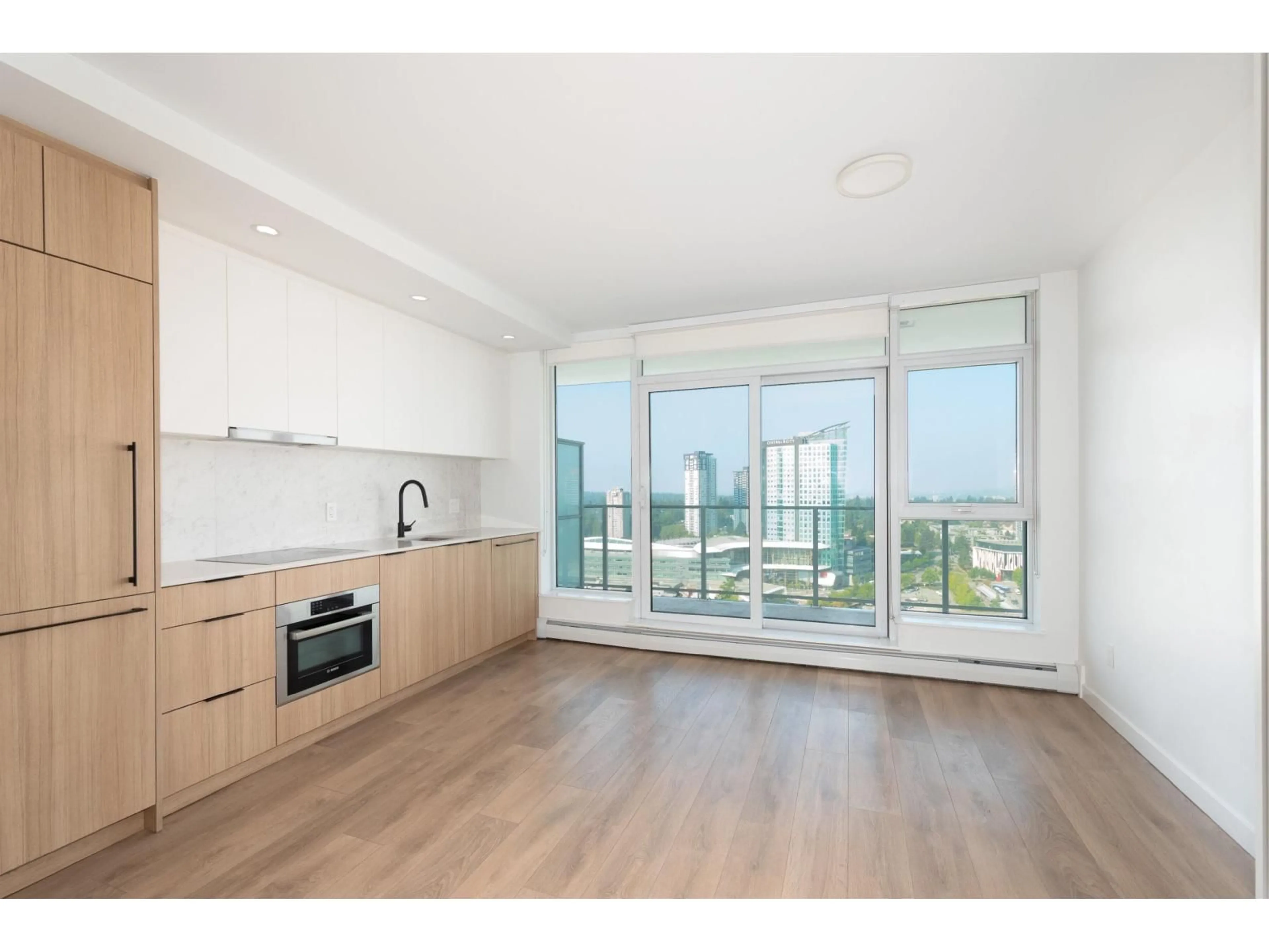 Standard kitchen, unknown for 2509 - 13685 102, Surrey British Columbia V3T1N7