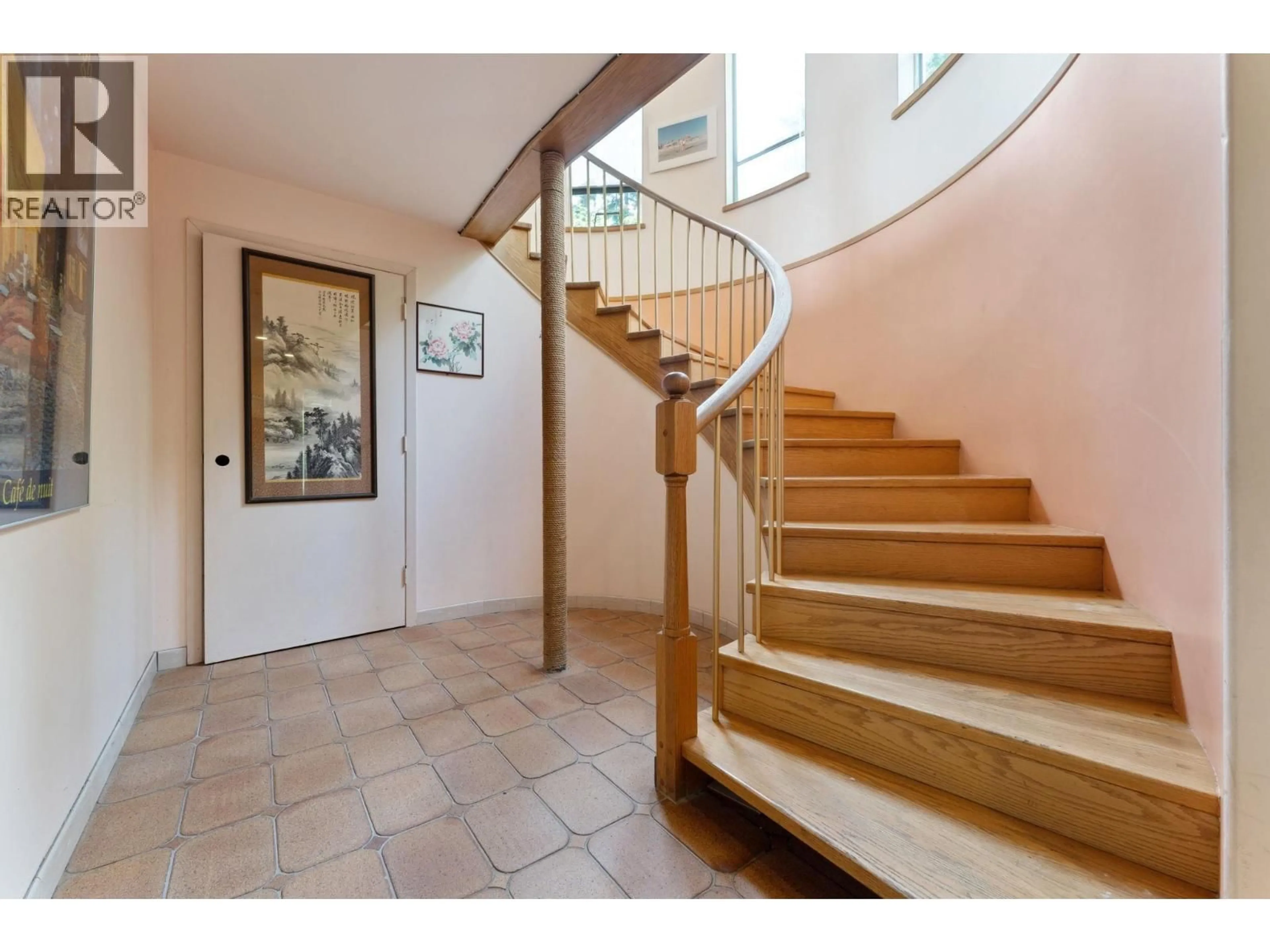 Indoor foyer for 2735 SKILIFT PLACE, West Vancouver British Columbia V7S2T6