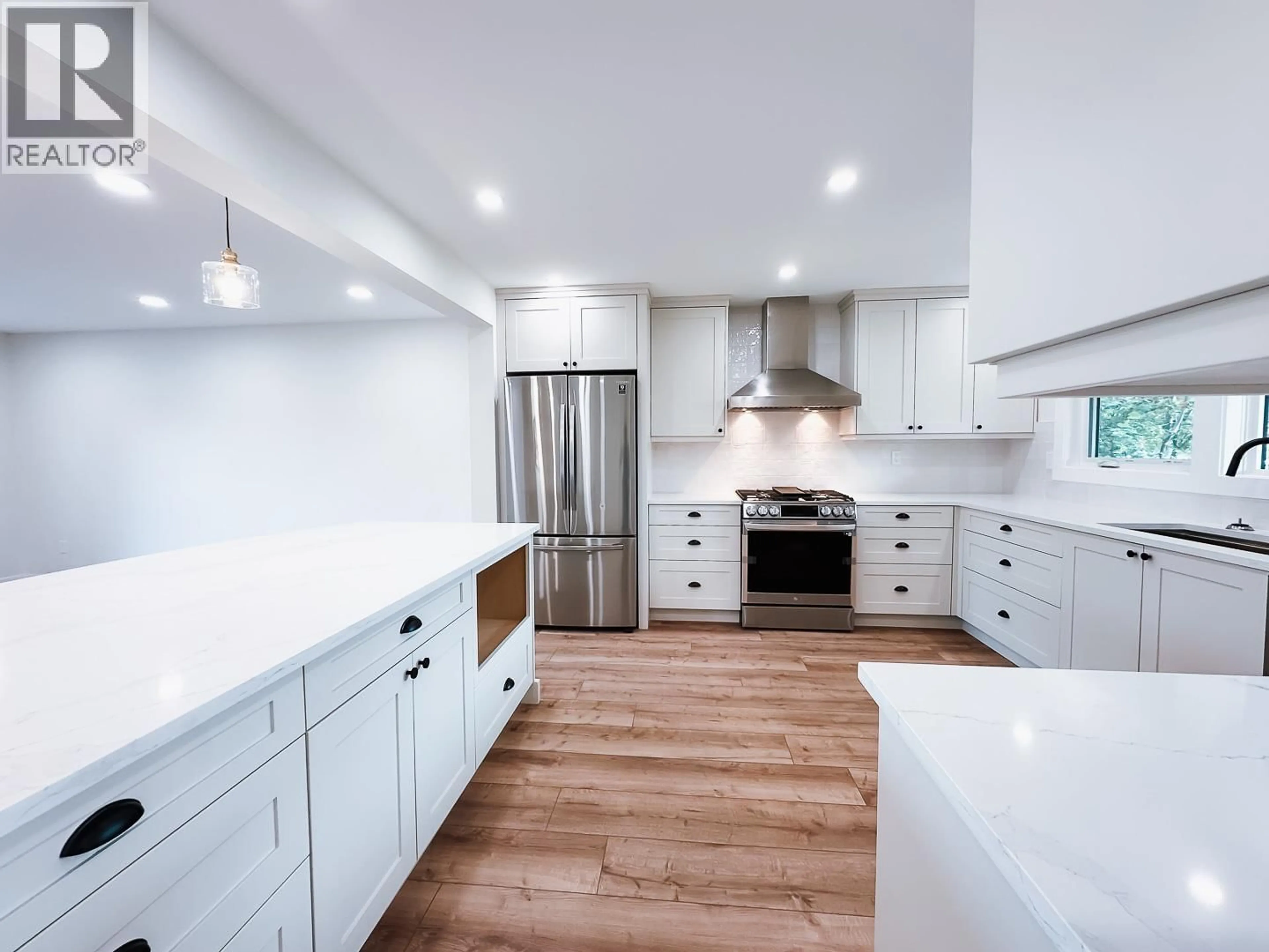 Contemporary kitchen, unknown for 2960 NECHAKO DRIVE, Prince George British Columbia V2M3A8