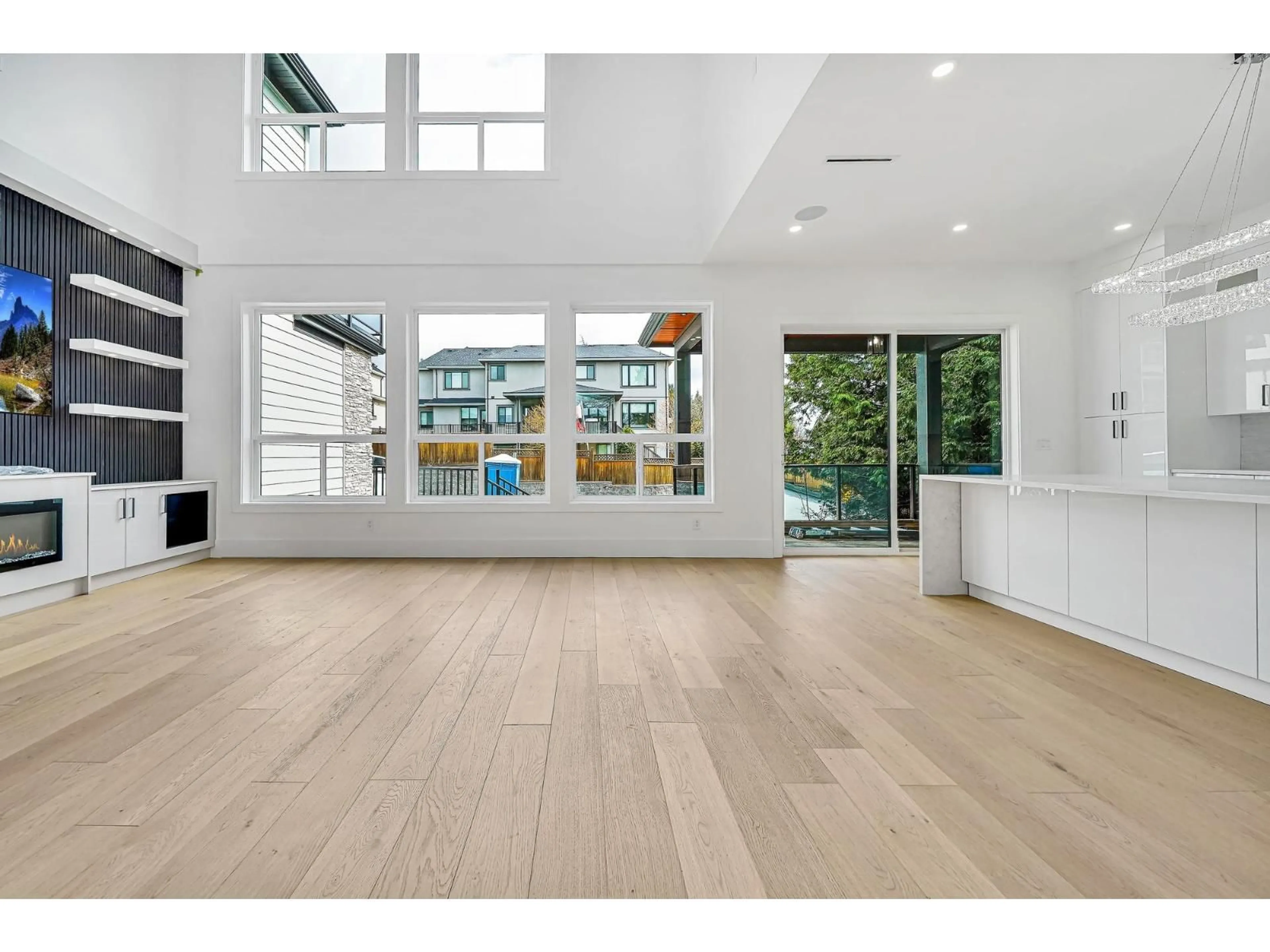 Indoor foyer for 5468 184, Surrey British Columbia V3S1E1