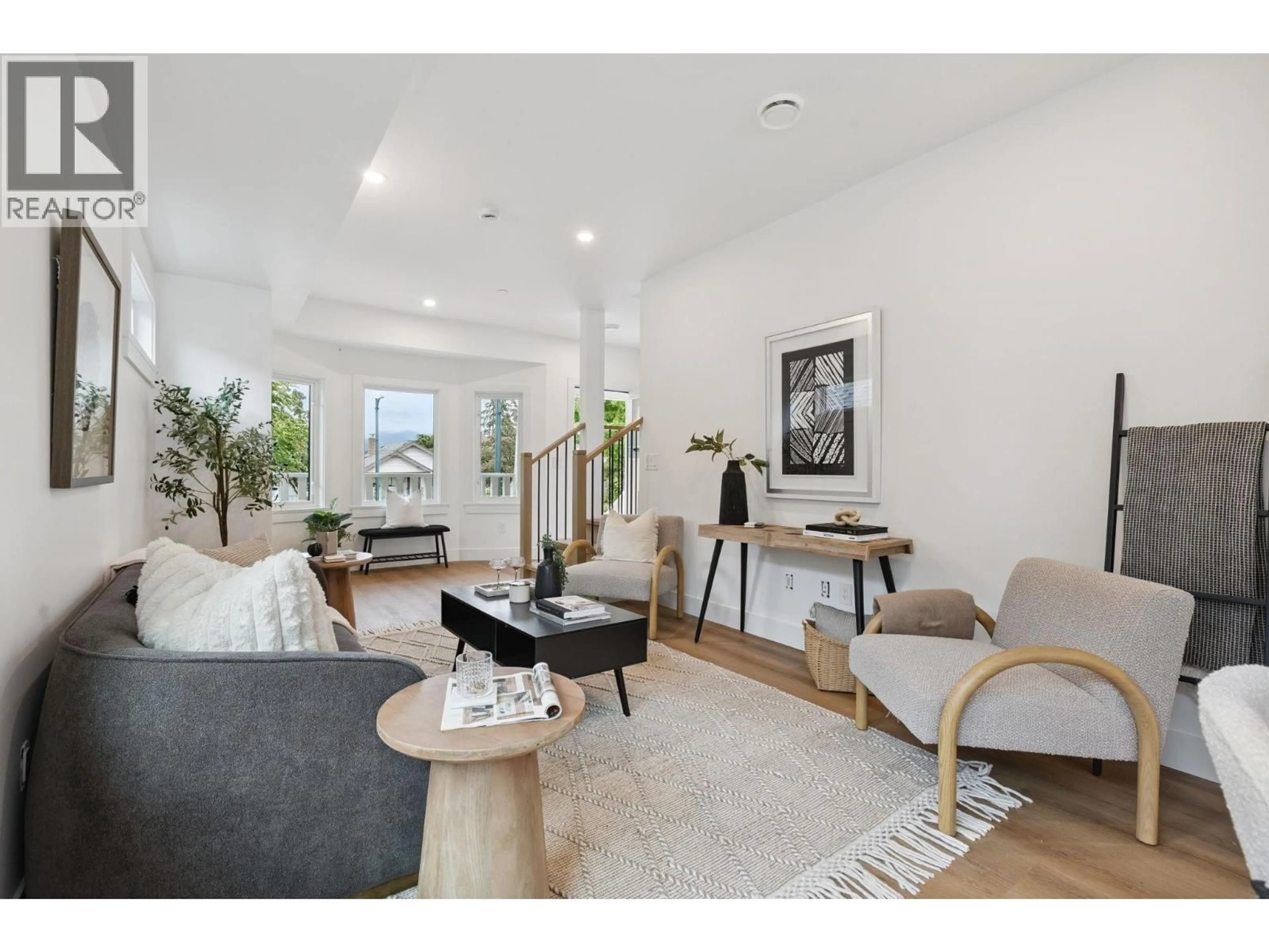 Living room with furniture, wood/laminate floor for 2528 MCGILL STREET, Vancouver British Columbia V5K1H1