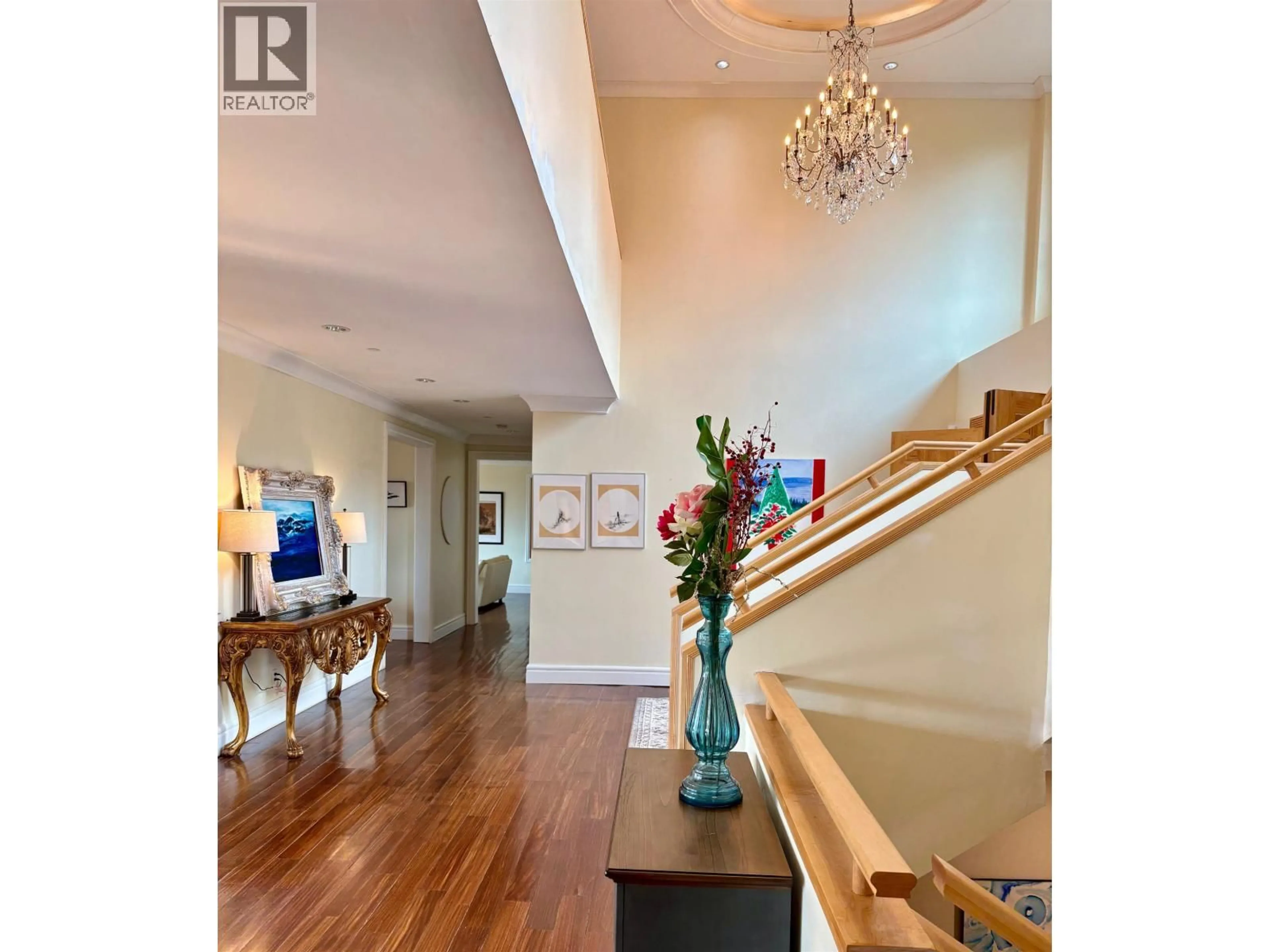 Indoor foyer for 950 GREENWOOD ROAD, West Vancouver British Columbia V7S1X7
