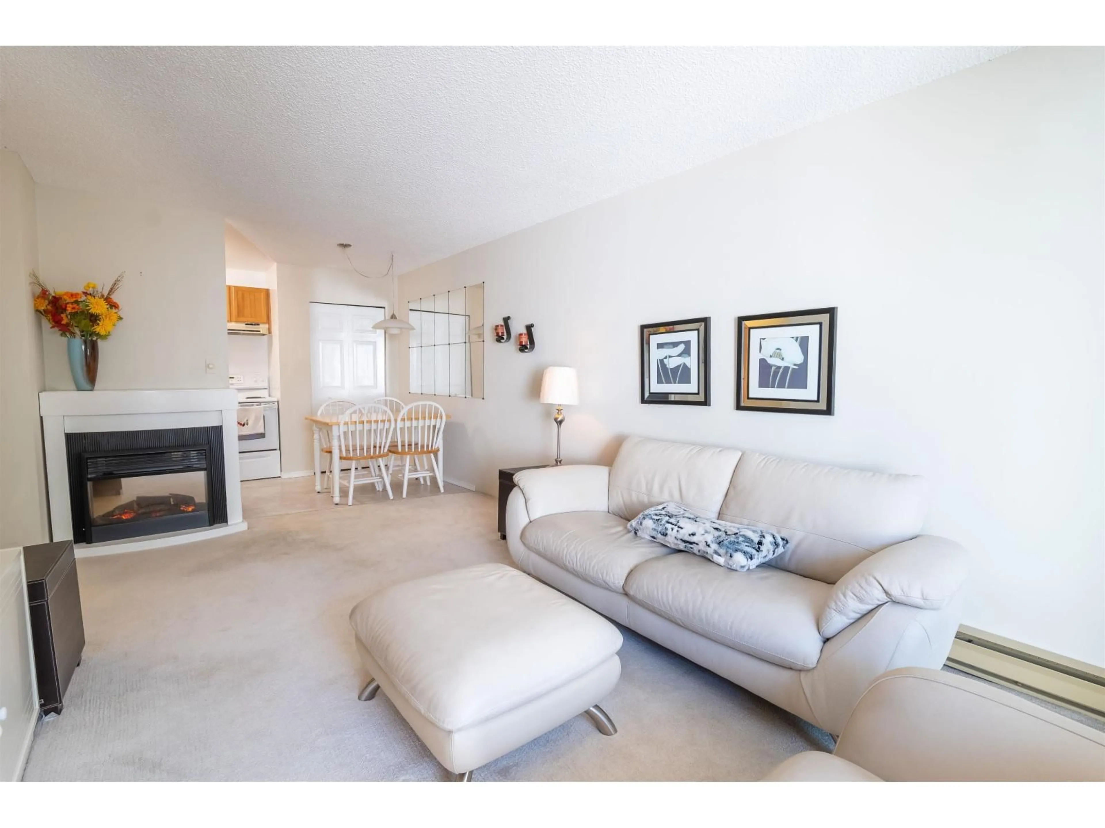 Living room with furniture, unknown for 110 - 32950 AMICUS, Abbotsford British Columbia V2S6G9