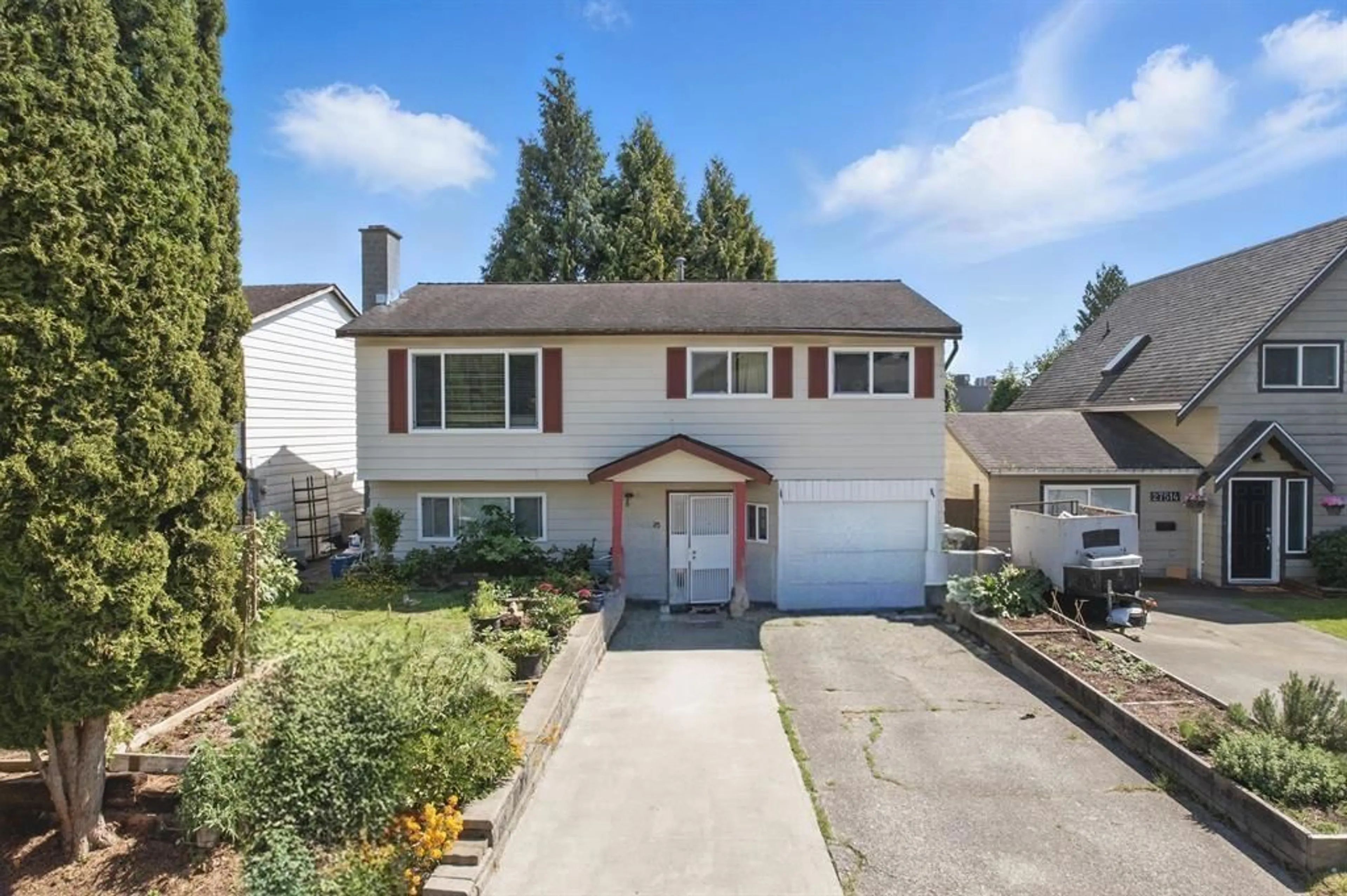 Home with vinyl exterior material, street for 27522 31A, Langley British Columbia V4W3L2
