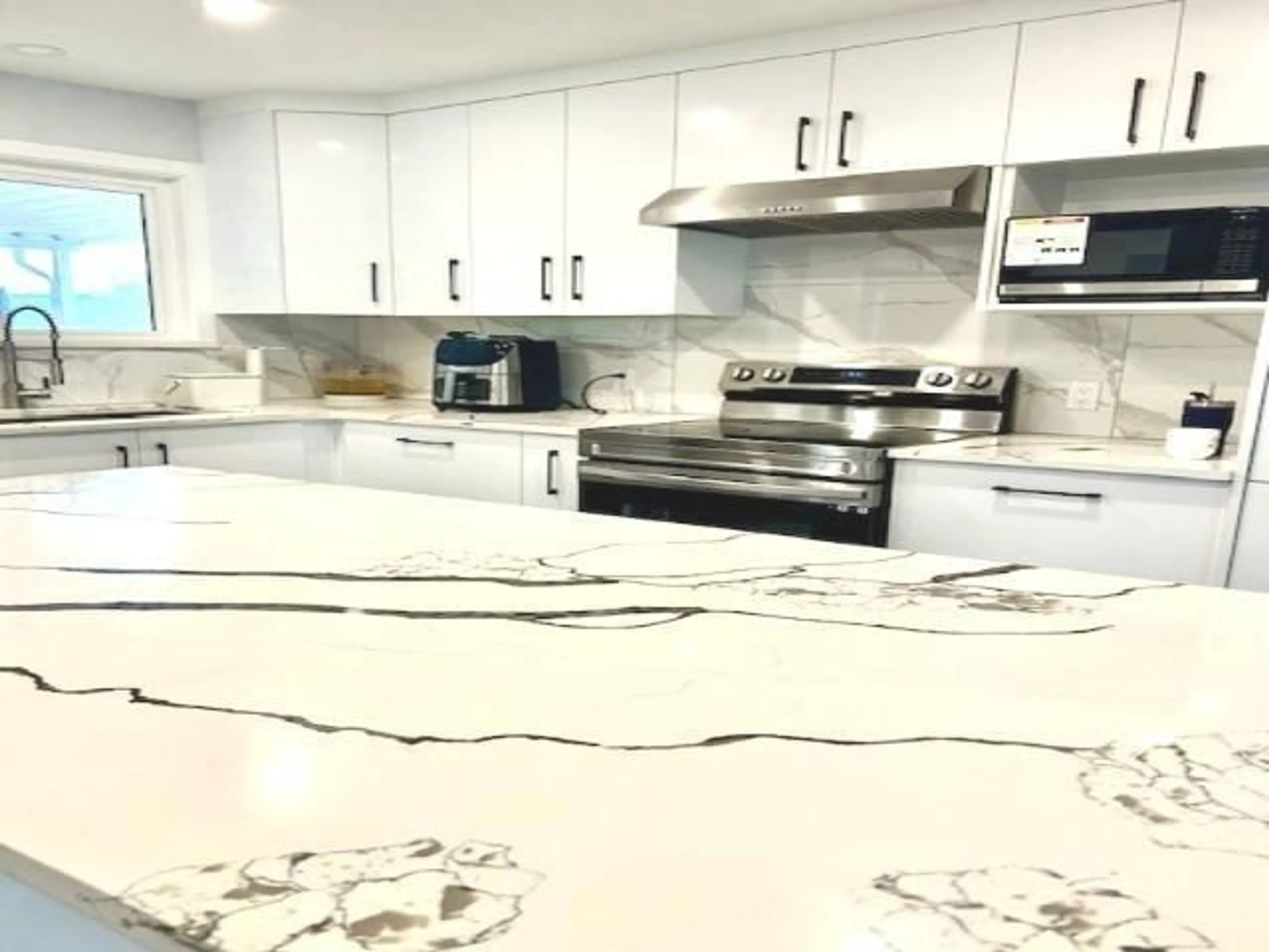 Contemporary kitchen, ceramic/tile floor for 27522 31A, Langley British Columbia V4W3L2