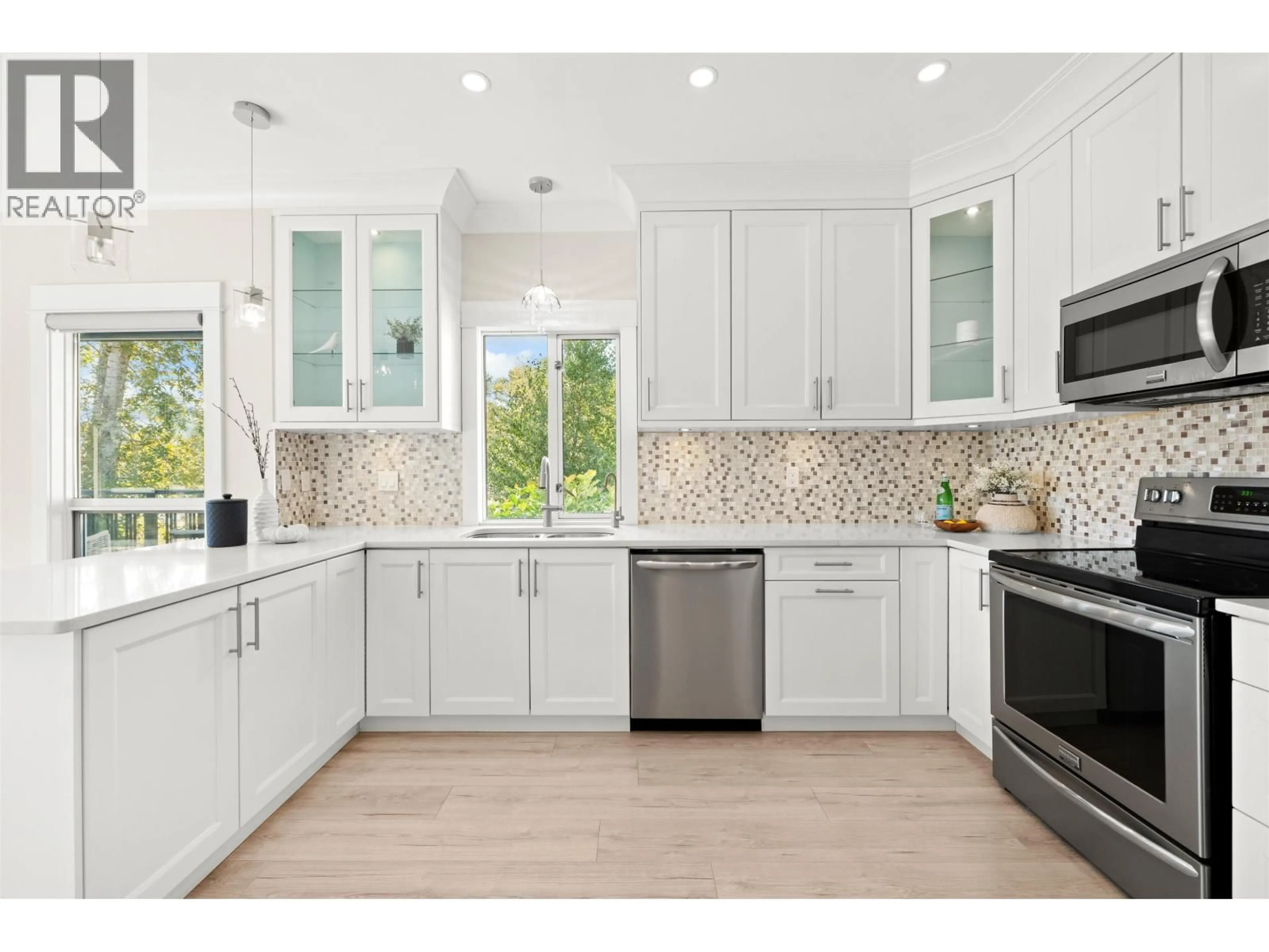 Open concept kitchen, ceramic/tile floor for 213 - 4955 RIVER ROAD, Delta British Columbia V4K4V9