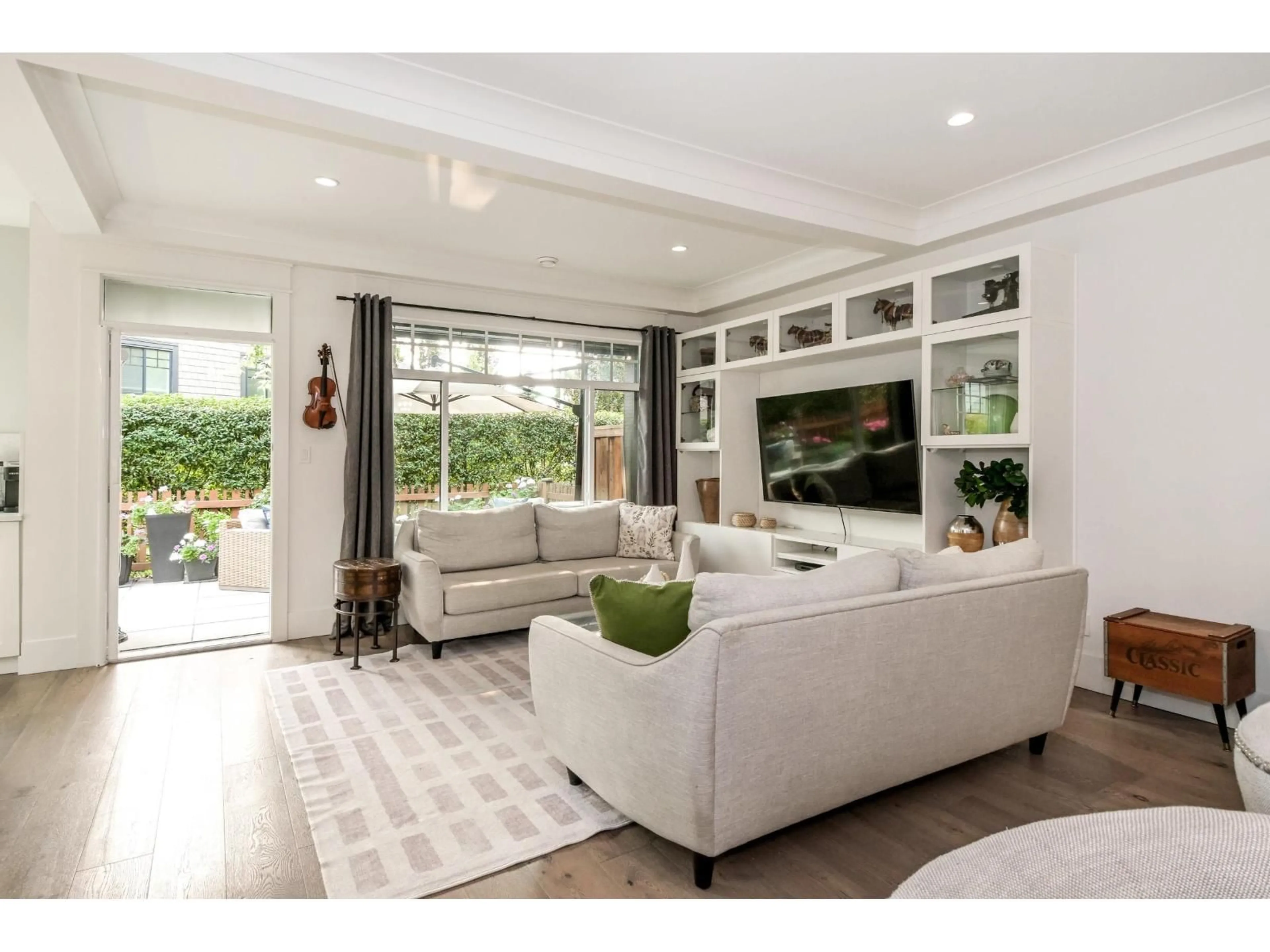 Living room with furniture, unknown for 18 - 8425 VENTURE, Surrey British Columbia V4N6S5