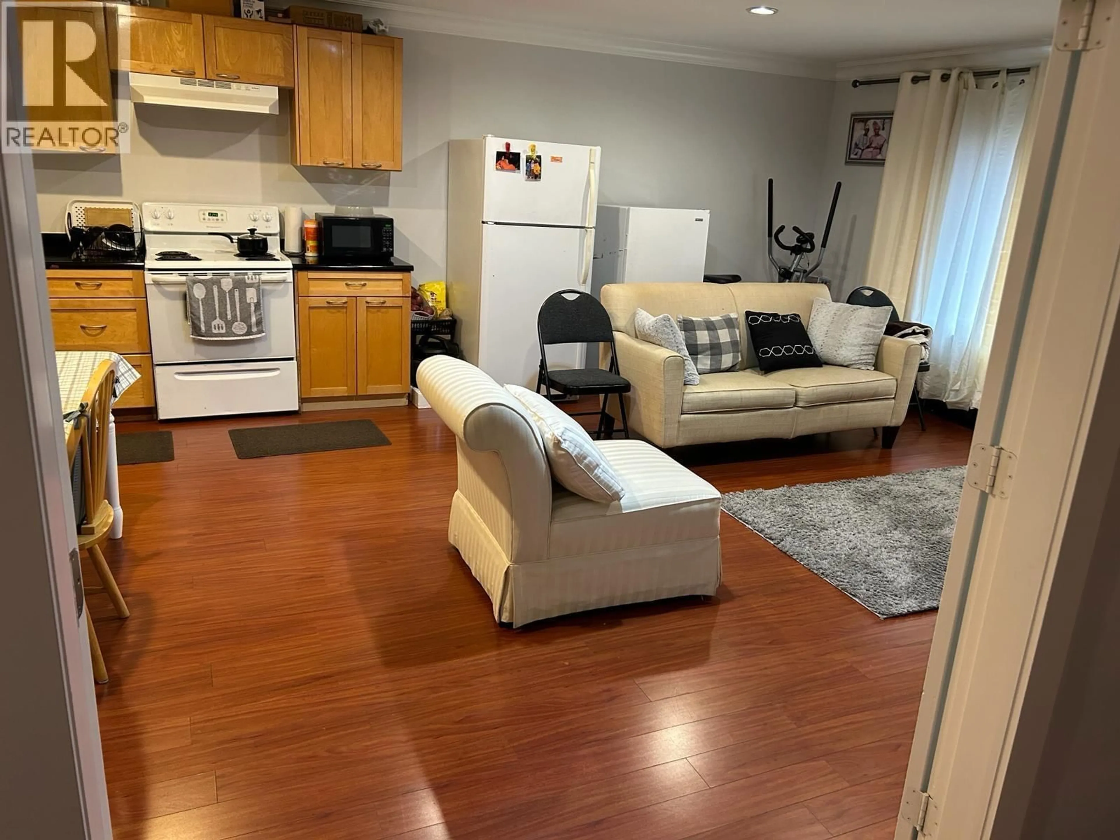 Living room with furniture, wood/laminate floor for 8051 NO. 5 ROAD, Richmond British Columbia V6Y2V5